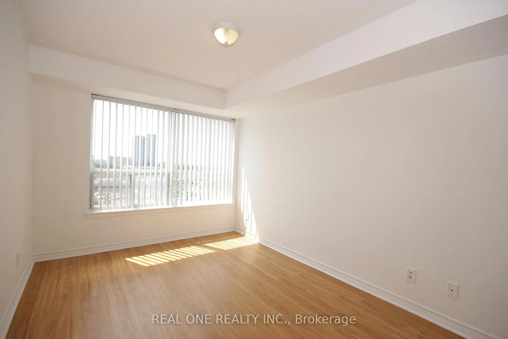 Photo 13 of Unit 801, 15 North Park Road, Vaughan, Beverley Glen — HOMEH