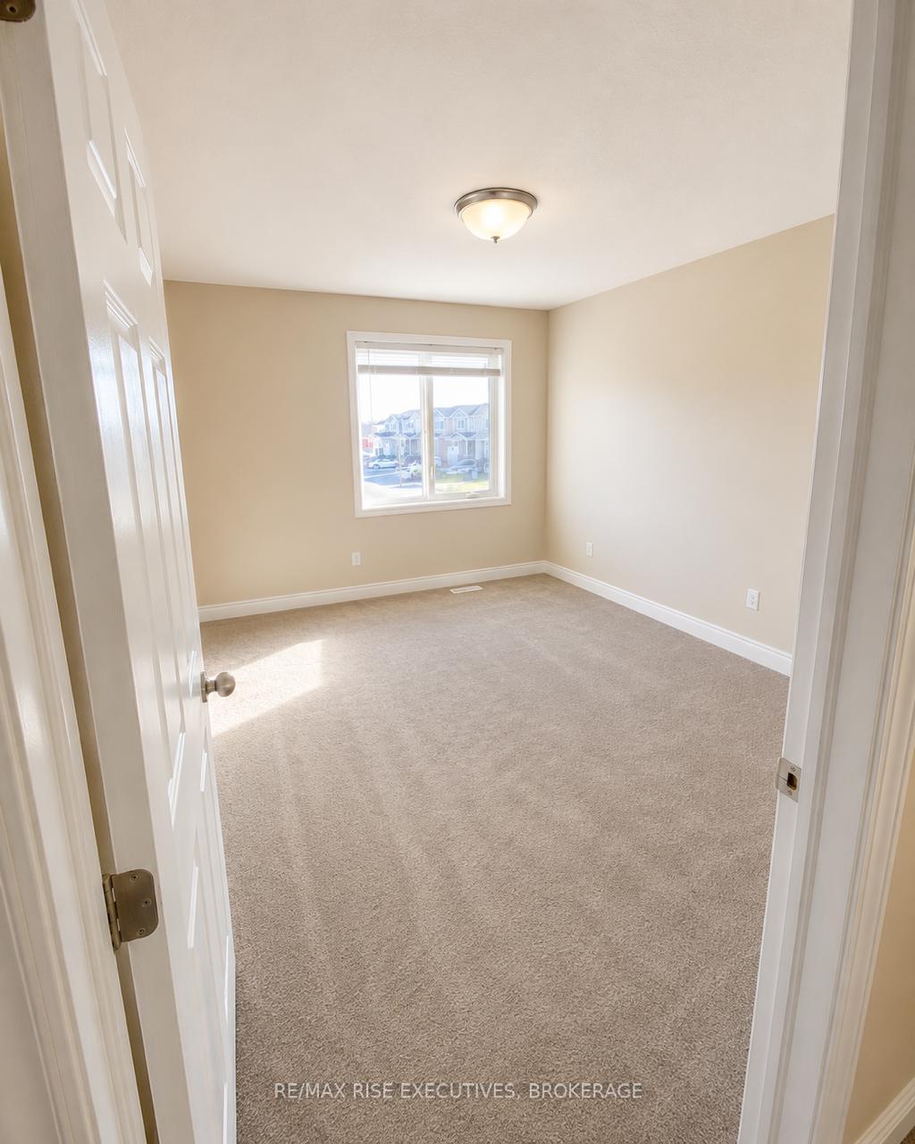 Photo 14 of 600 Gwen Avenue, Kingston, City Northwest — HOMEH
