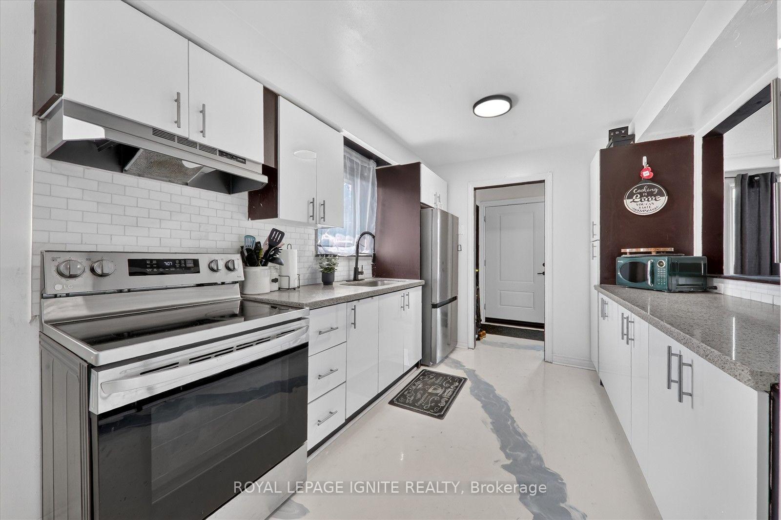 Photo 12 of 7 Briarbluff Avenue, Scarborough, West Hill — HOMEH