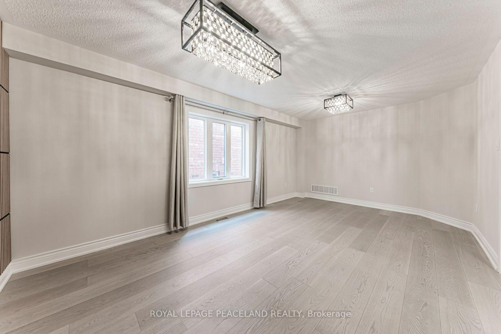 Photo 10 of 152 Flagstone Way, Newmarket, Woodland Hill — HOMEH