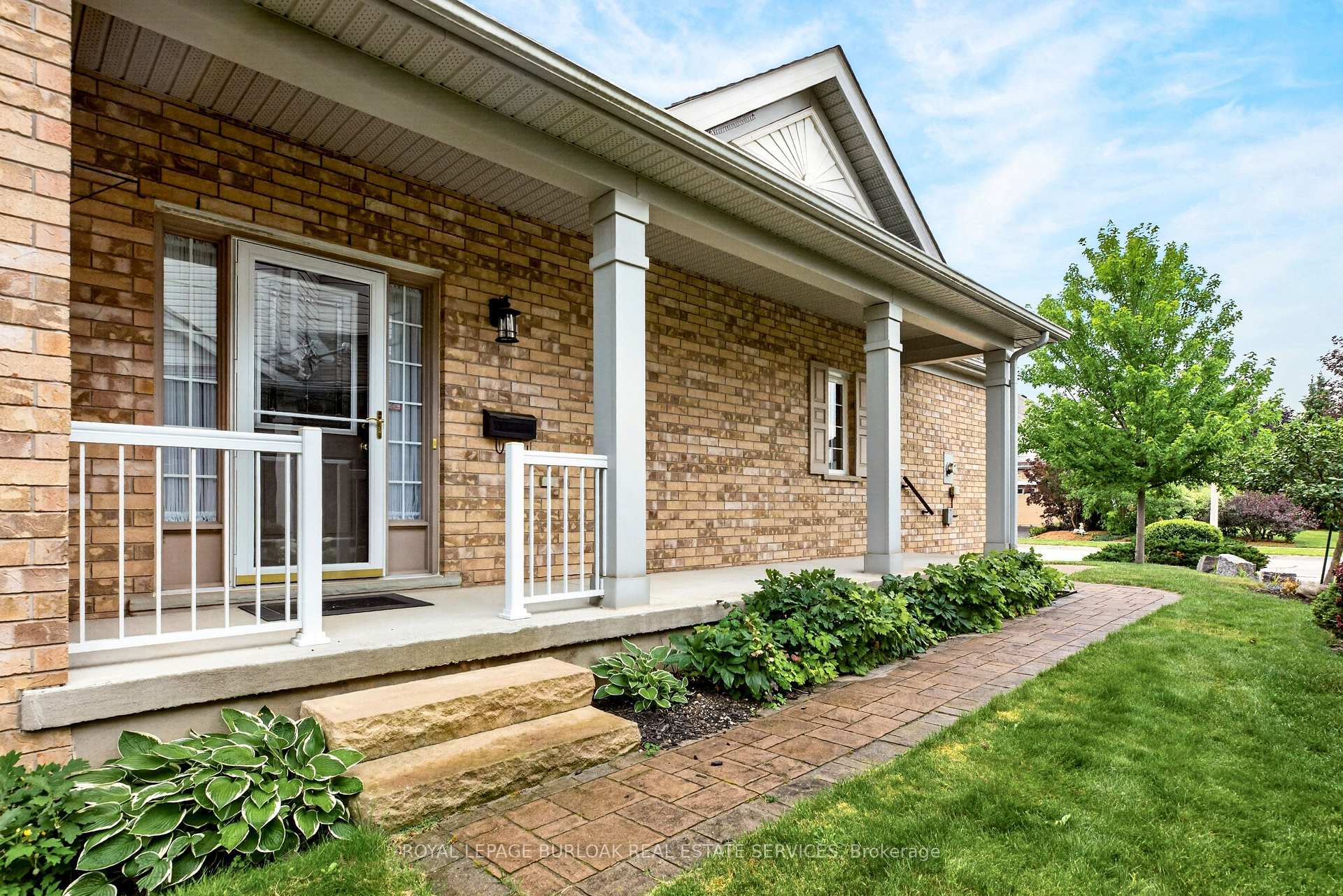Photo 4 of 31 Spencer Crescent, Guelph, Pineridge/Westminster Woods — HOMEH