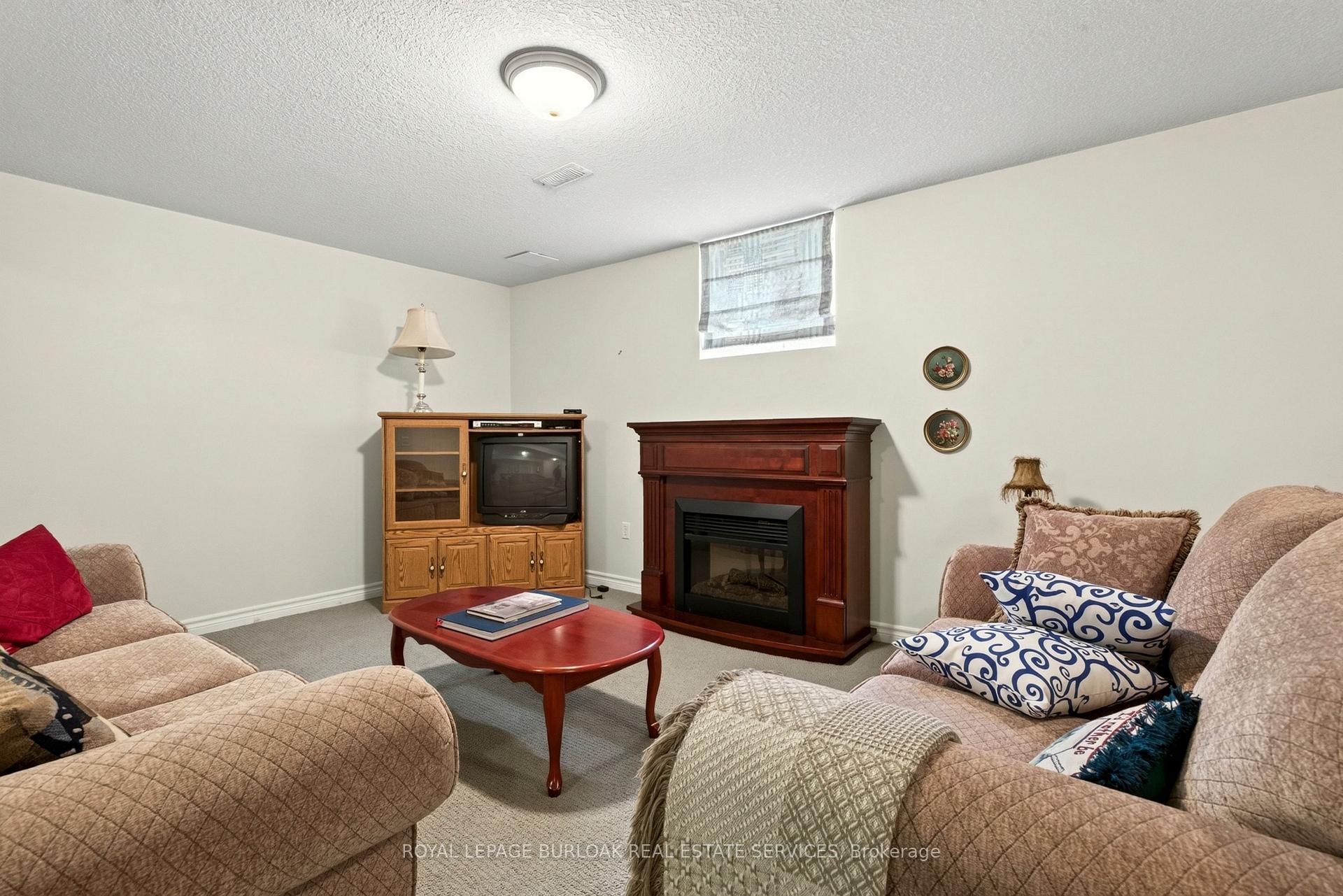 Photo 33 of 31 Spencer Crescent, Guelph, Pineridge/Westminster Woods — HOMEH