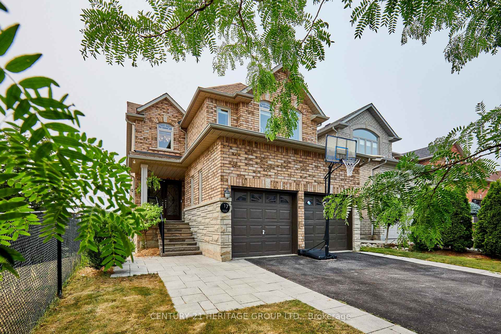 Photo 2 of 17 Shangrila Terrace, Caledon, Bolton West — HOMEH