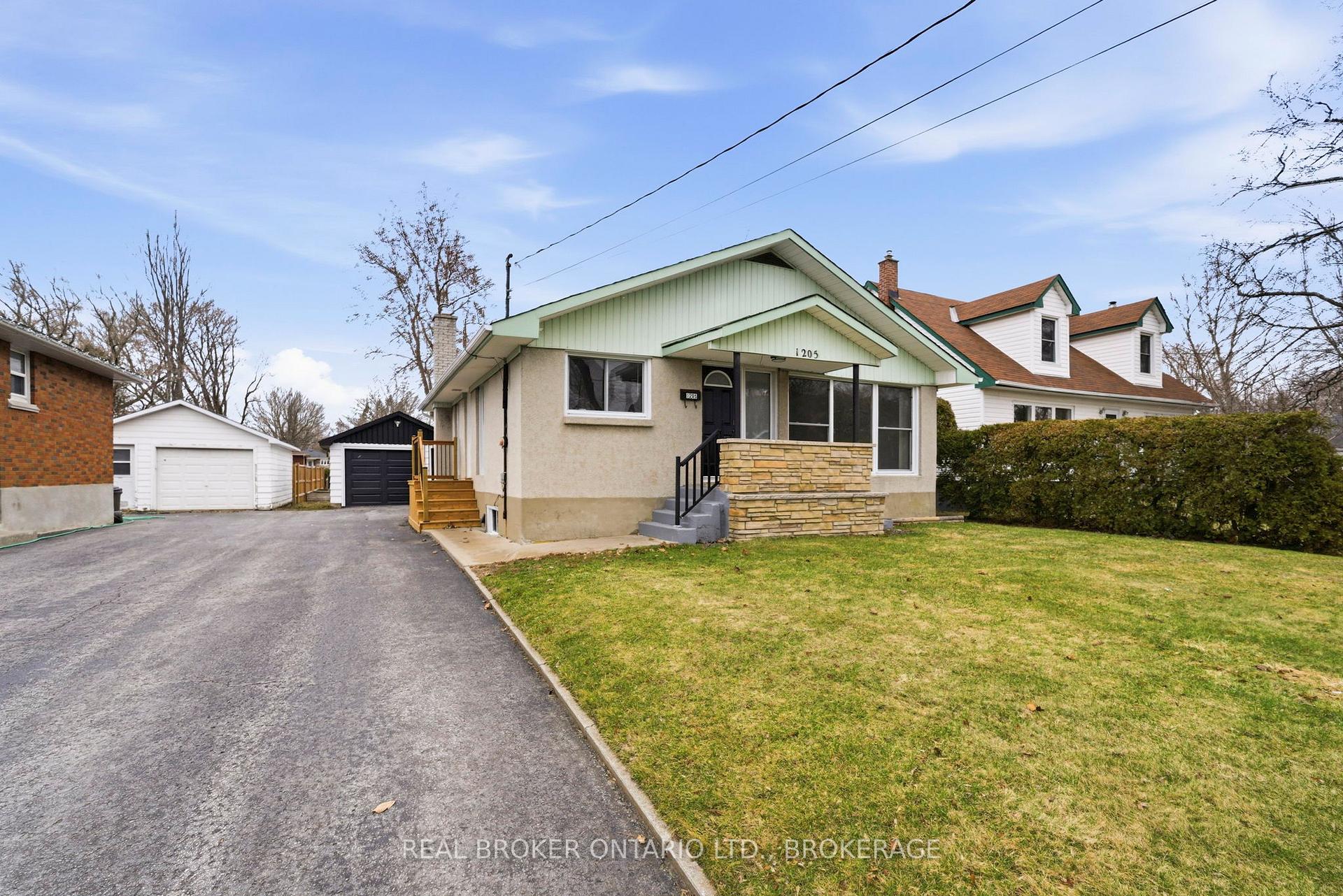 Photo 2 of 1205 Osborne Avenue, Cornwall, Cornwall — HOMEH