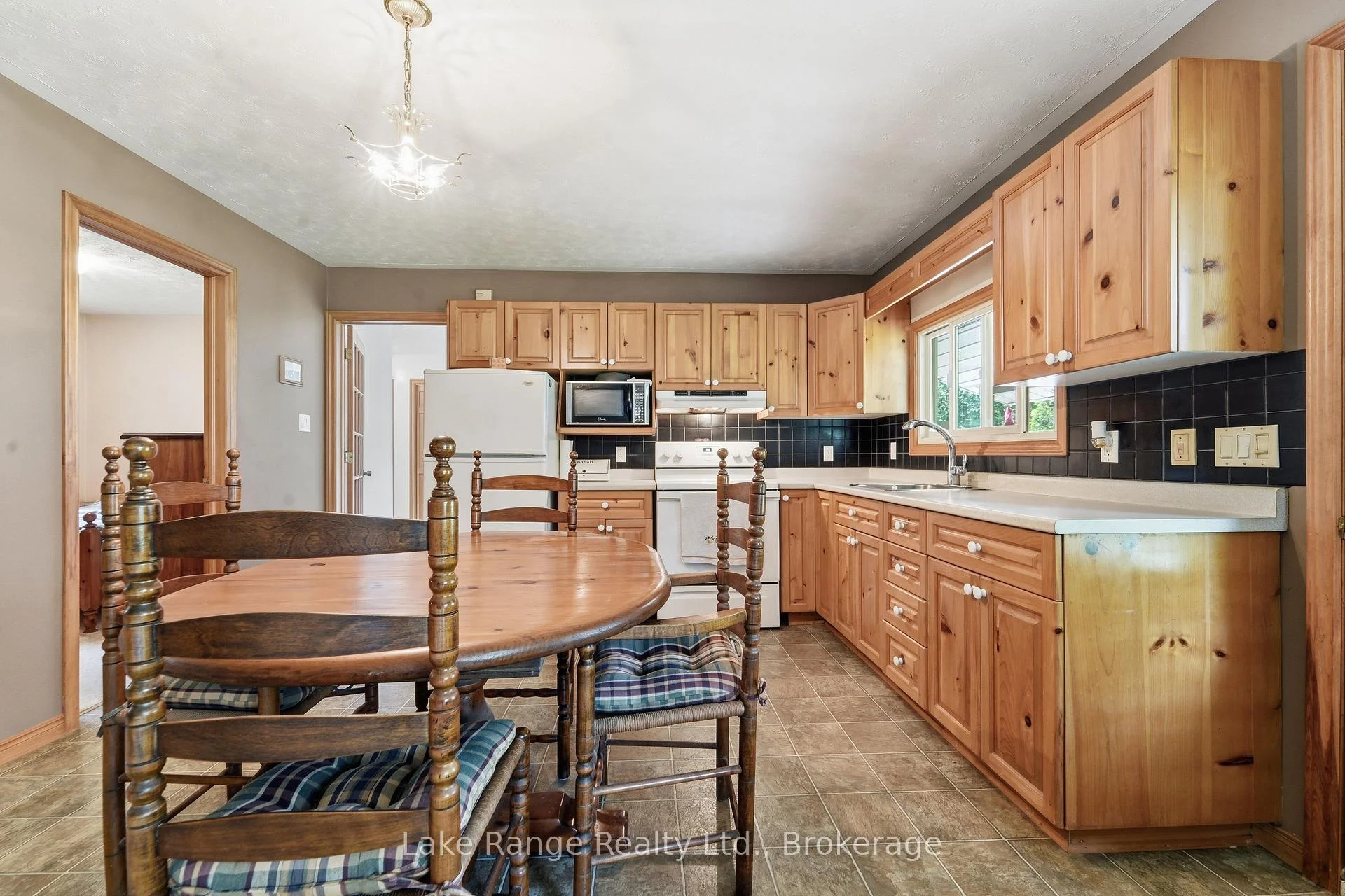 Photo 18 of 311 Maple Street, Huron-Kinloss — HOMEH