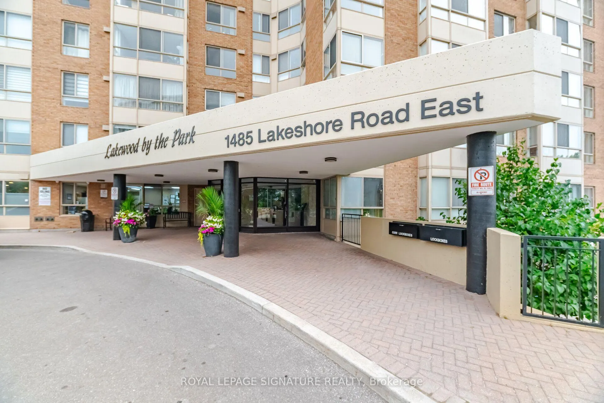Photo 3 of Unit 411, 1485 Lakeshore Road E, Mississauga, Lakeview — HOMEH