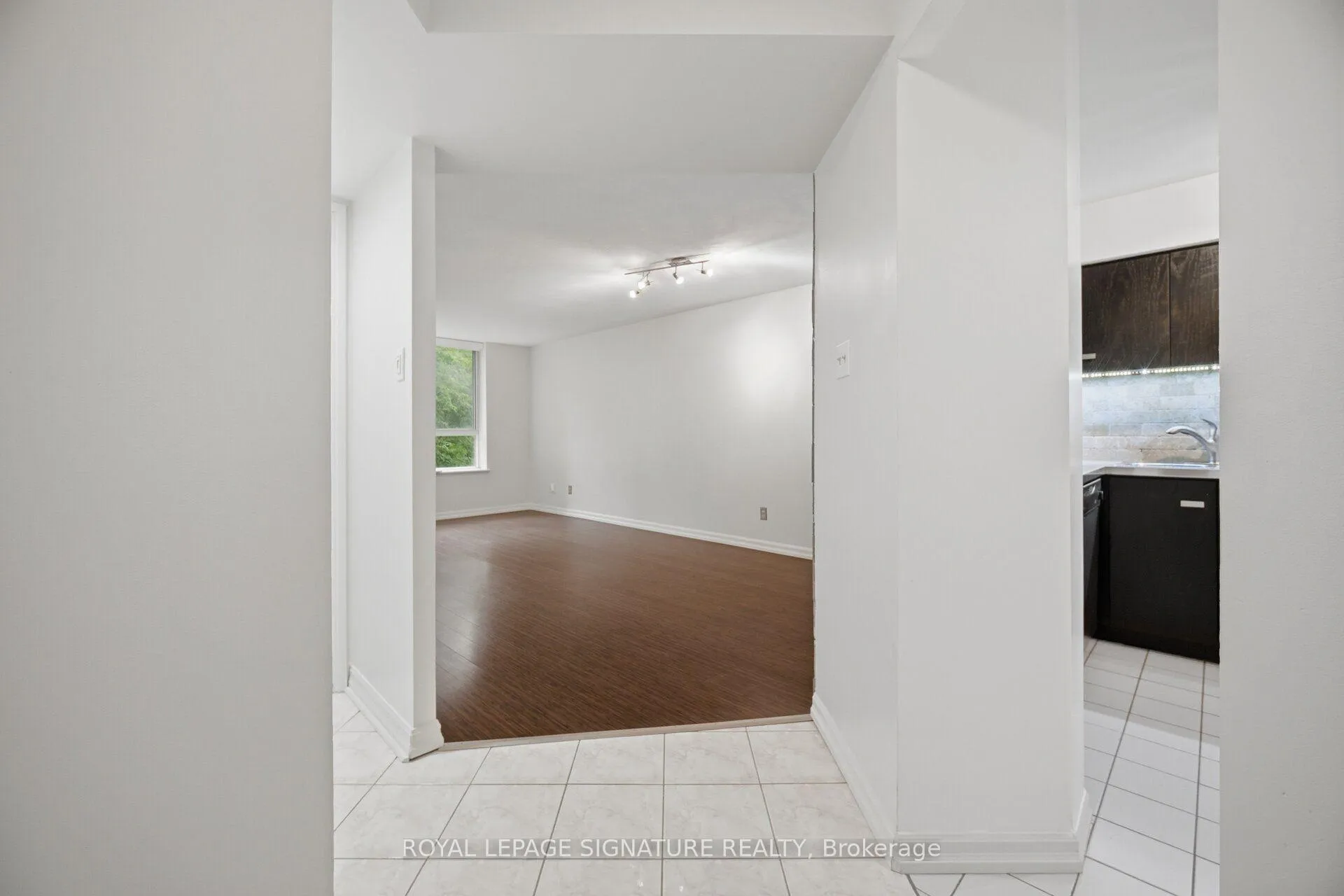 Photo 8 of Unit 411, 1485 Lakeshore Road E, Mississauga, Lakeview — HOMEH