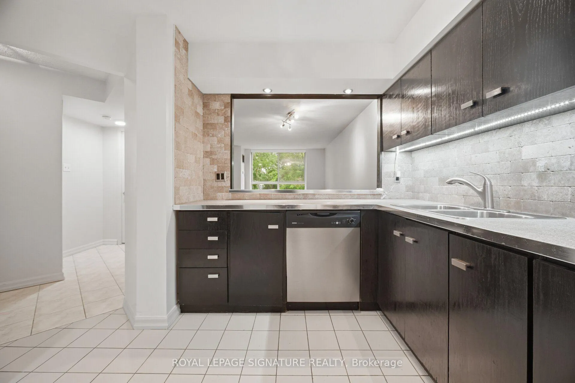 Photo 11 of Unit 411, 1485 Lakeshore Road E, Mississauga, Lakeview — HOMEH