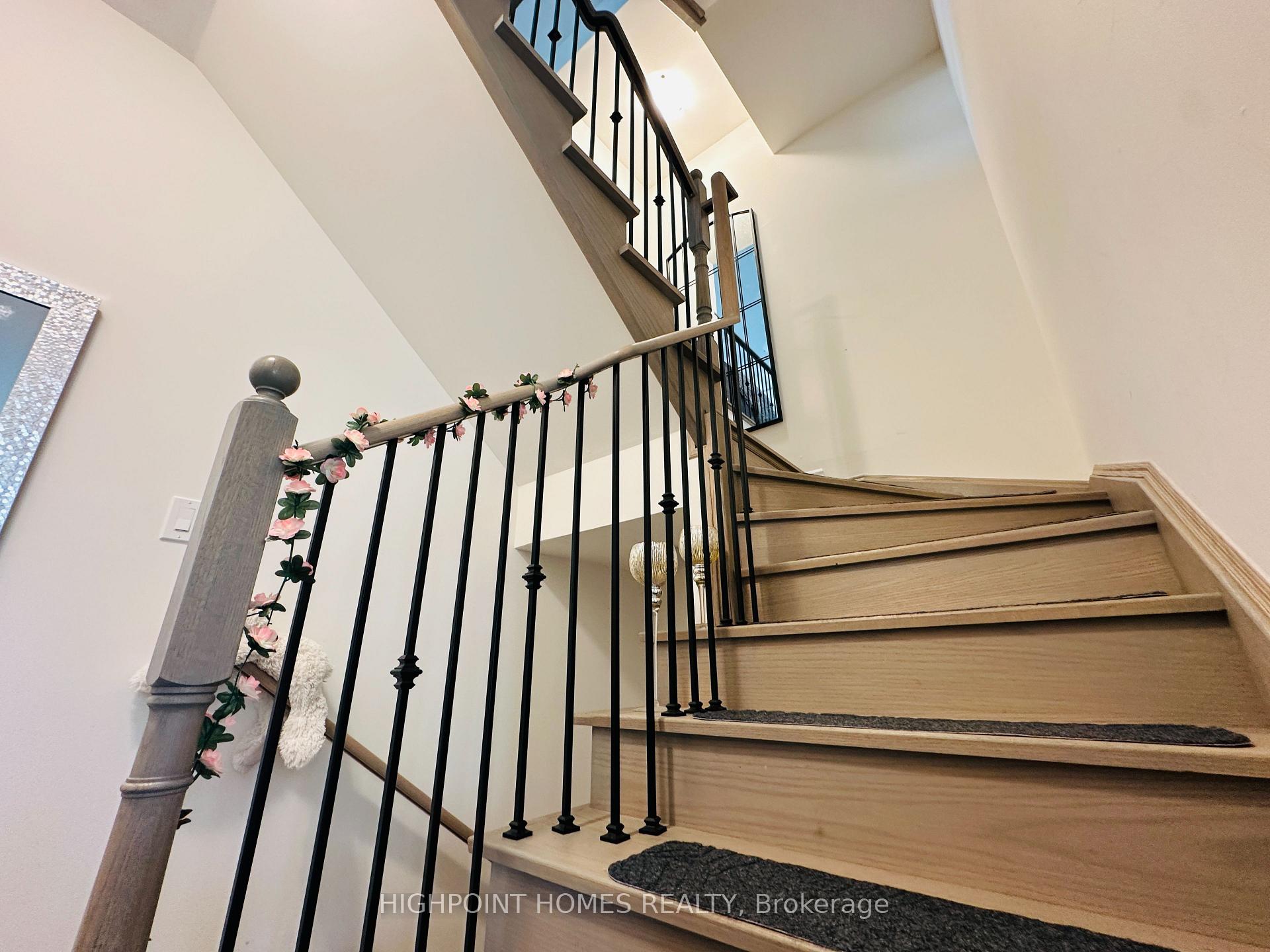 Photo 9 of 296 Carnwith Drive E, Whitby, Brooklin — HOMEH