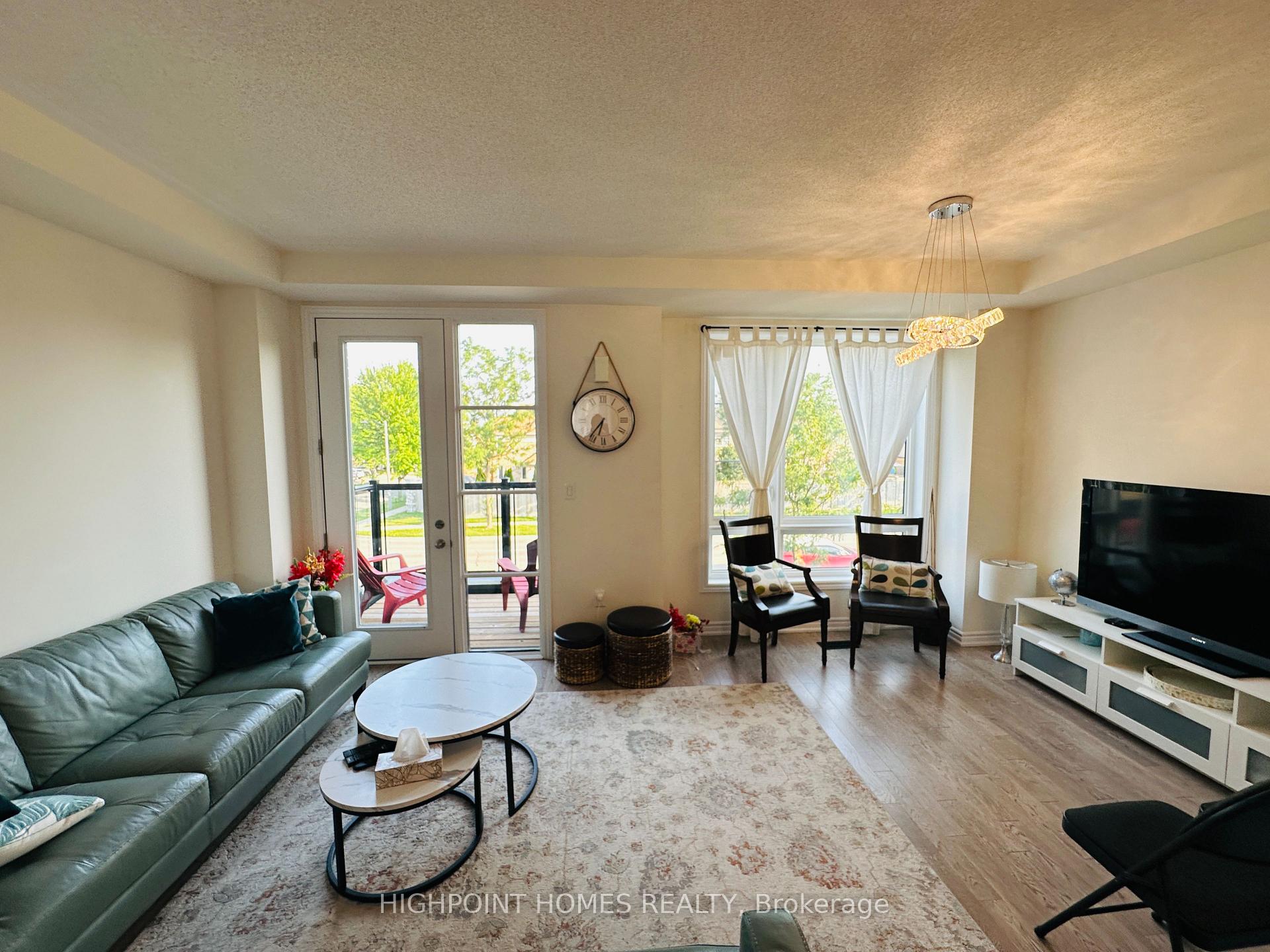 Photo 10 of 296 Carnwith Drive E, Whitby, Brooklin — HOMEH