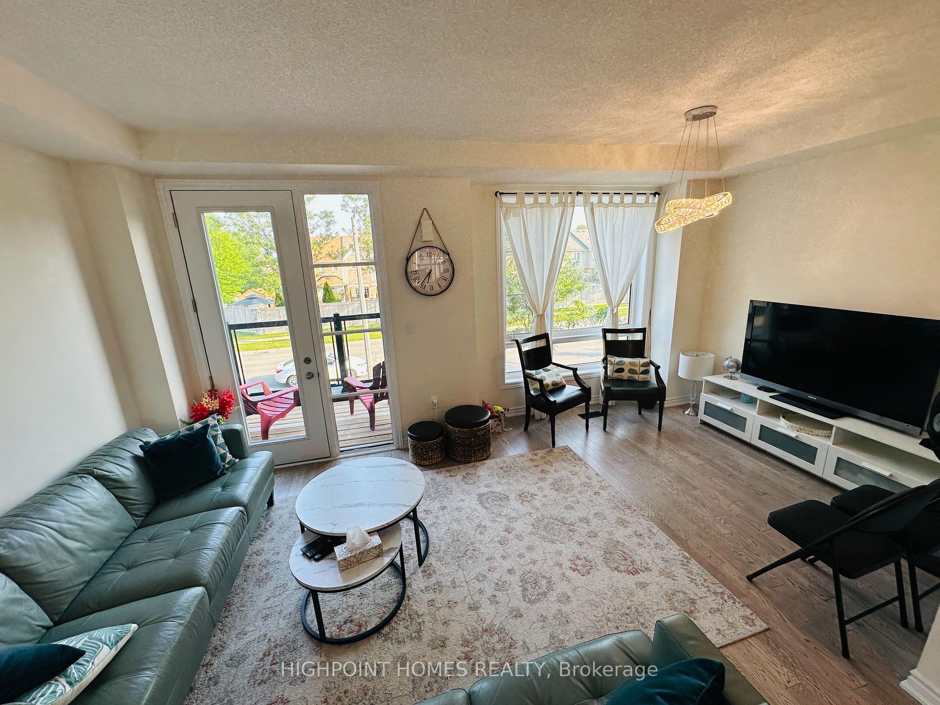 Photo 11 of 296 Carnwith Drive E, Whitby, Brooklin — HOMEH