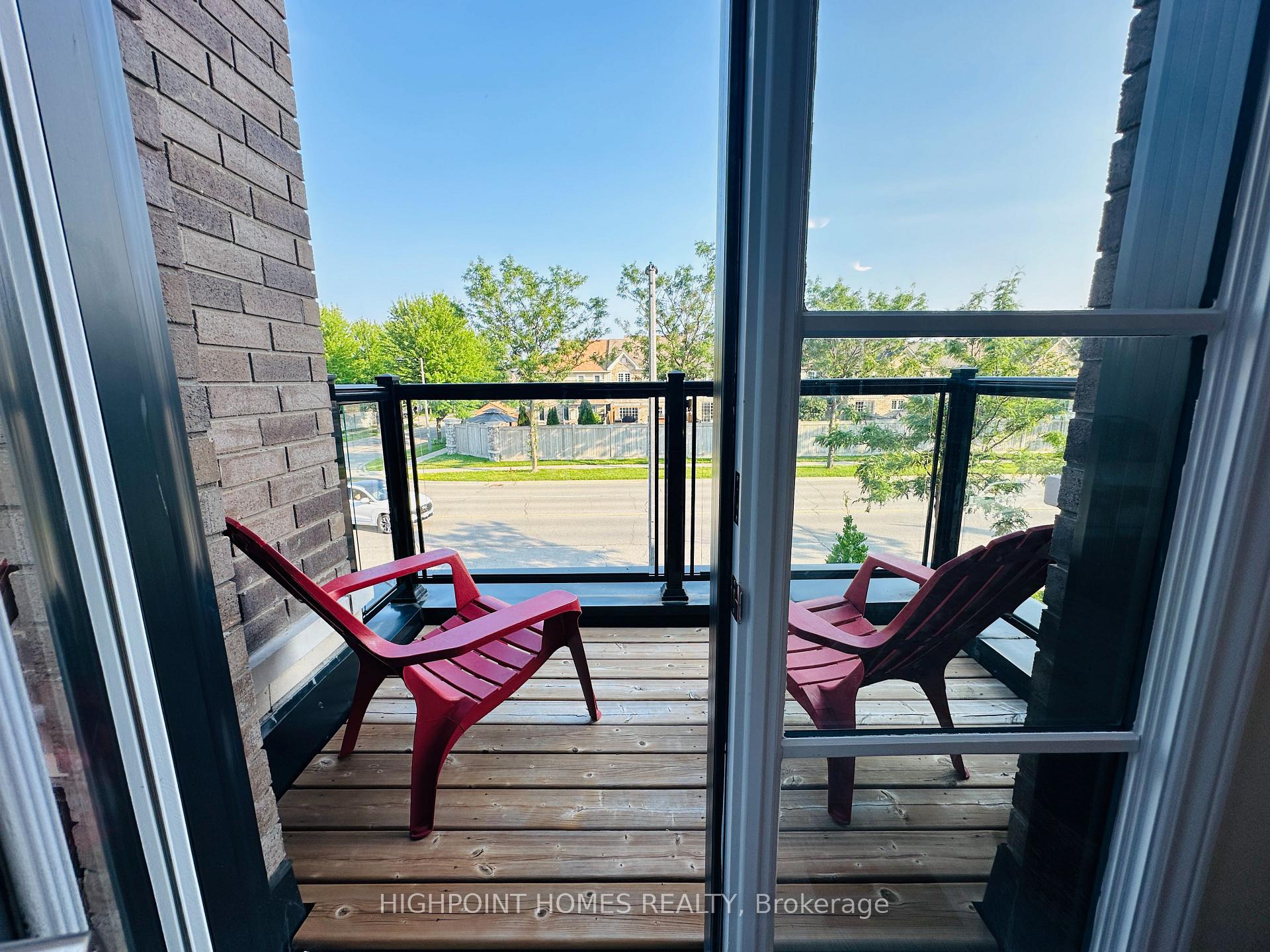 Photo 13 of 296 Carnwith Drive E, Whitby, Brooklin — HOMEH