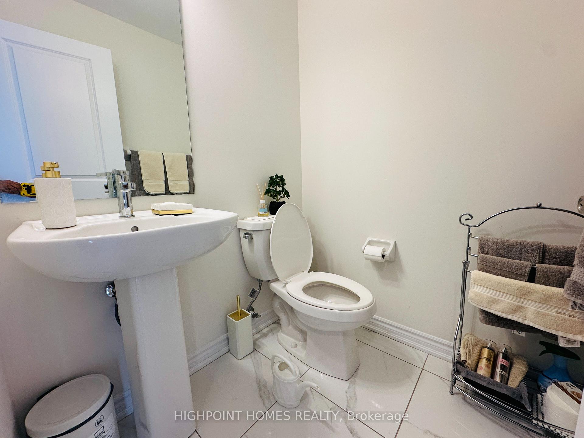 Photo 14 of 296 Carnwith Drive E, Whitby, Brooklin — HOMEH