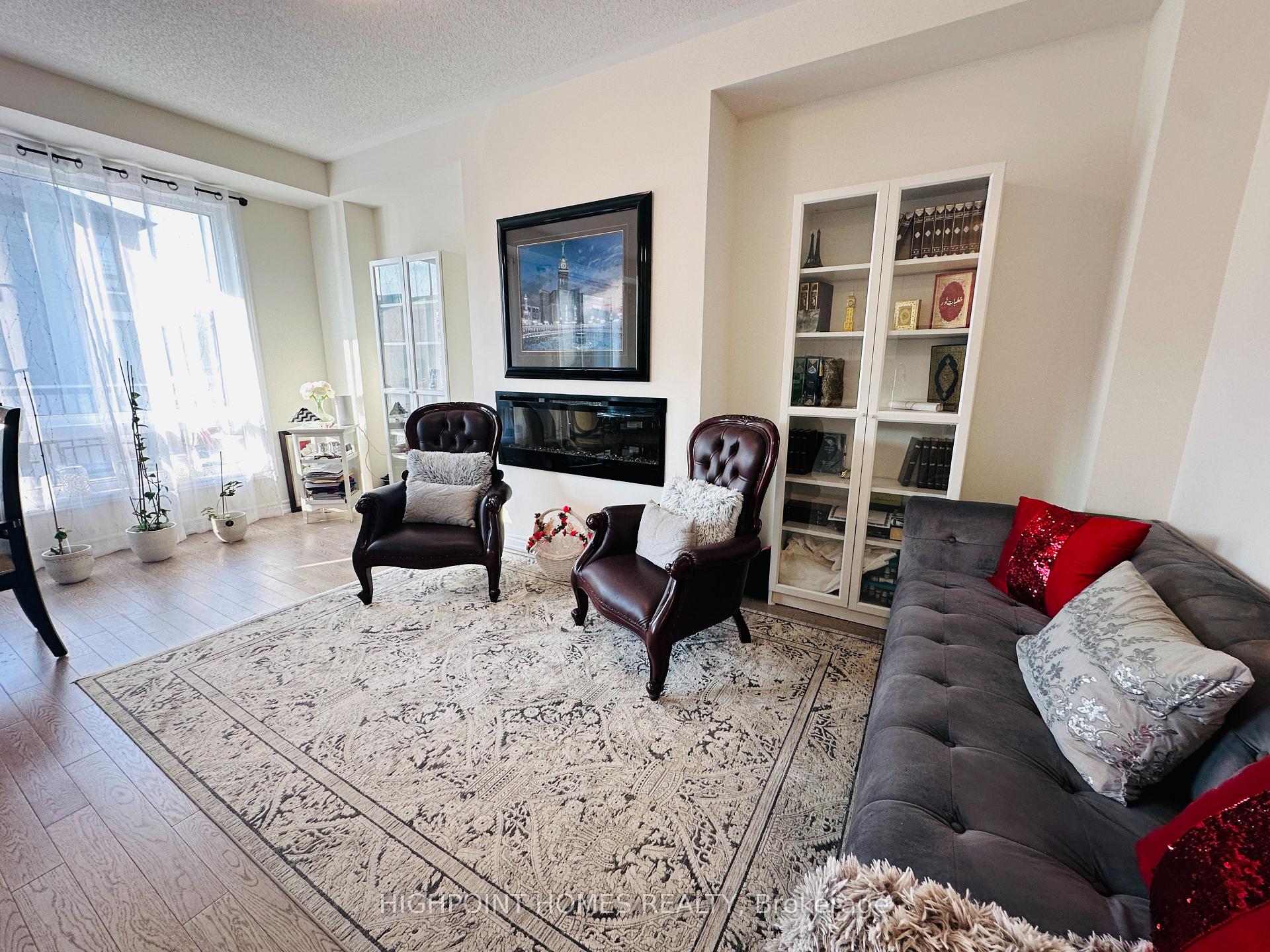 Photo 17 of 296 Carnwith Drive E, Whitby, Brooklin — HOMEH