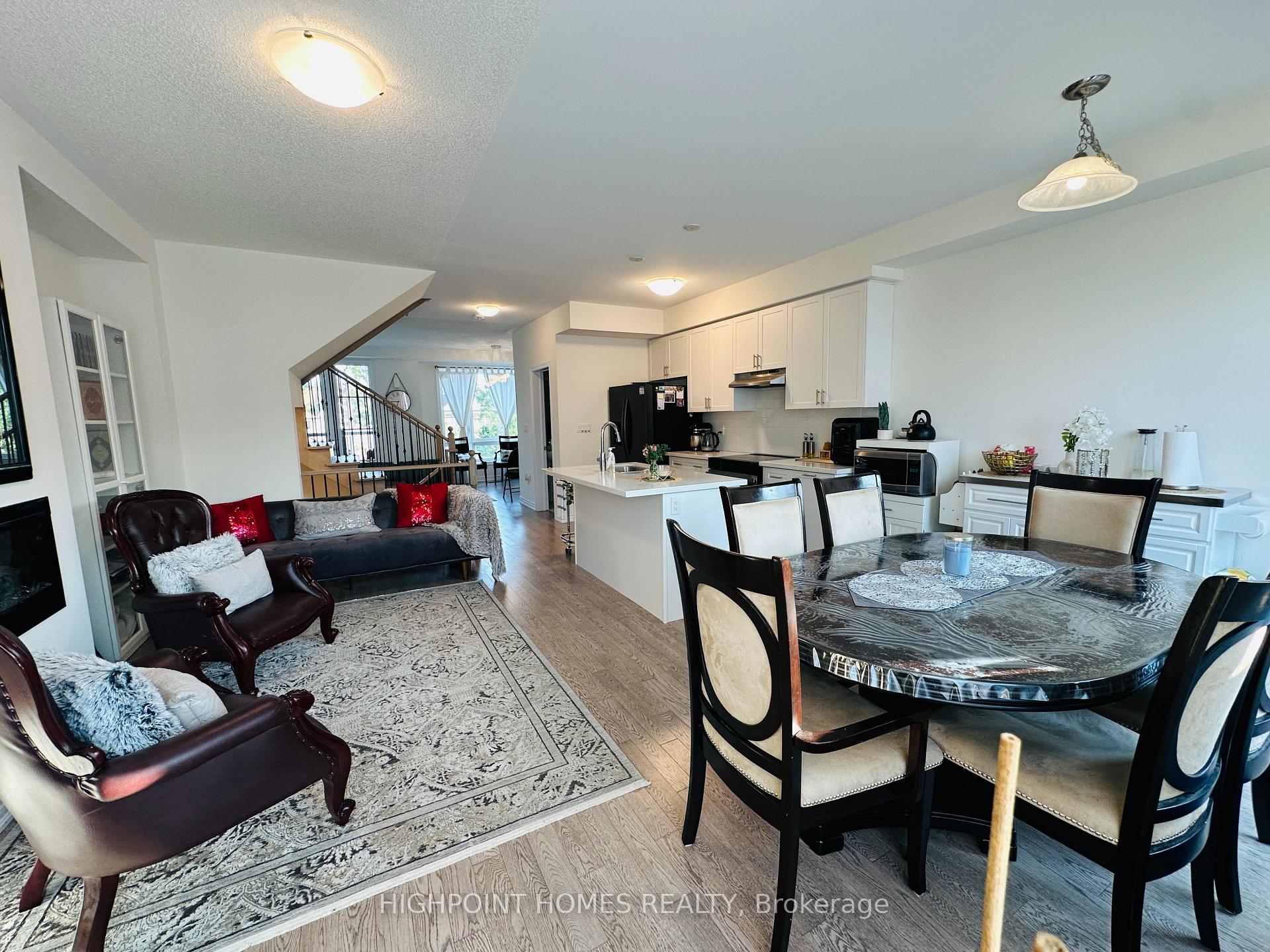 Photo 18 of 296 Carnwith Drive E, Whitby, Brooklin — HOMEH