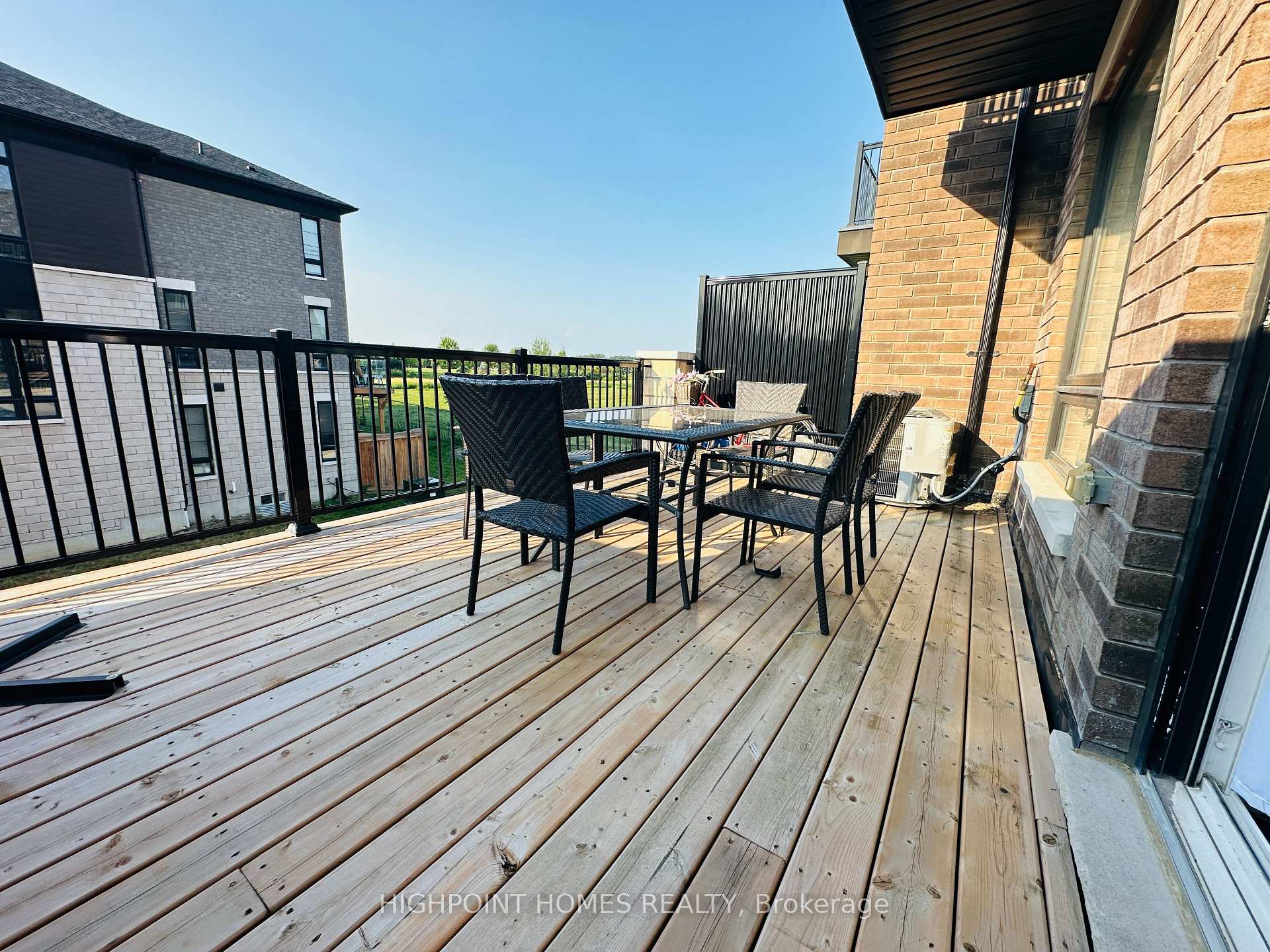 Photo 21 of 296 Carnwith Drive E, Whitby, Brooklin — HOMEH