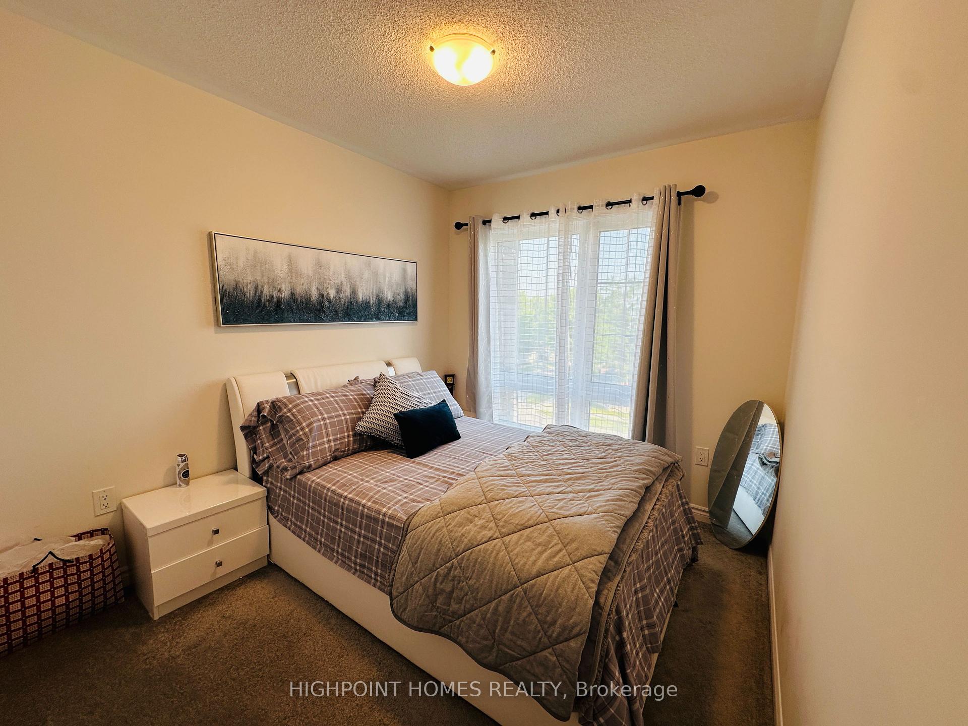 Photo 28 of 296 Carnwith Drive E, Whitby, Brooklin — HOMEH