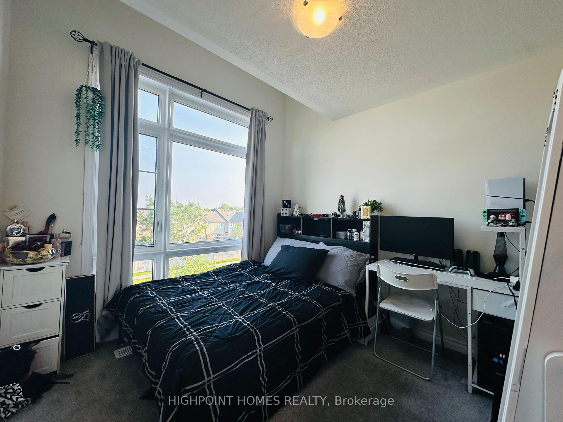 Photo 30 of 296 Carnwith Drive E, Whitby, Brooklin — HOMEH