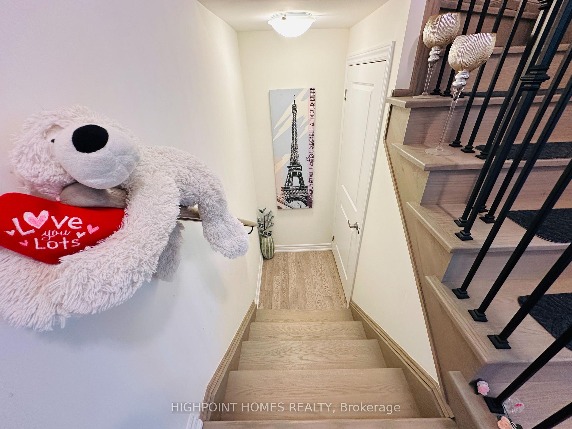 Photo 35 of 296 Carnwith Drive E, Whitby, Brooklin — HOMEH