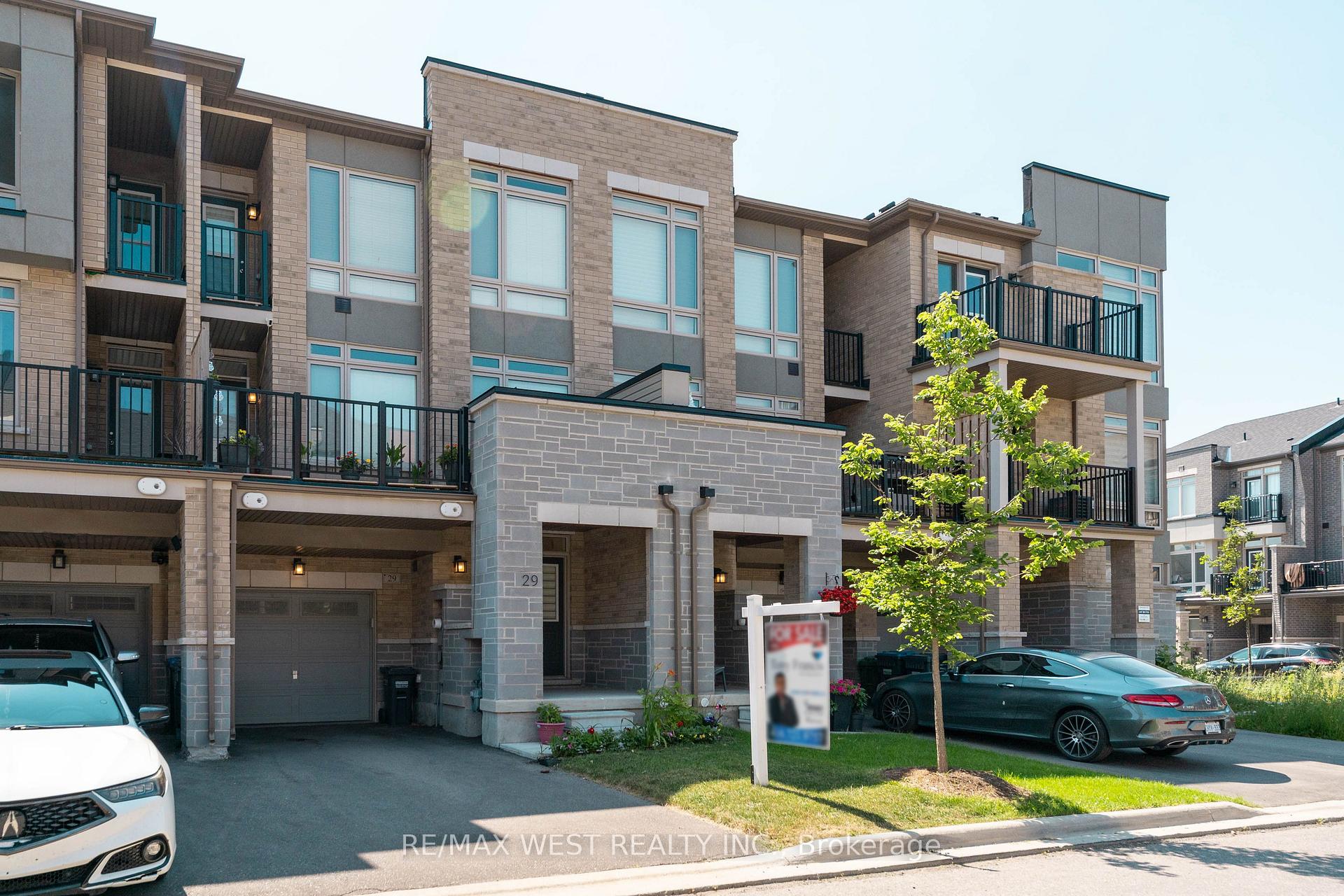 Photo 2 of 29 Arrowview Drive, Brampton, Northwest Brampton — HOMEH
