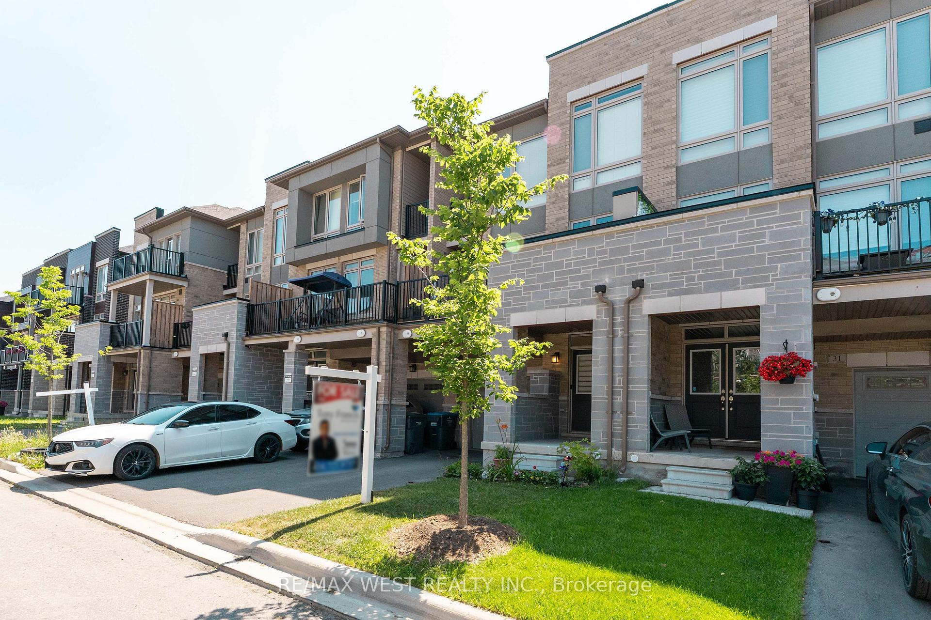 Photo 4 of 29 Arrowview Drive, Brampton, Northwest Brampton — HOMEH