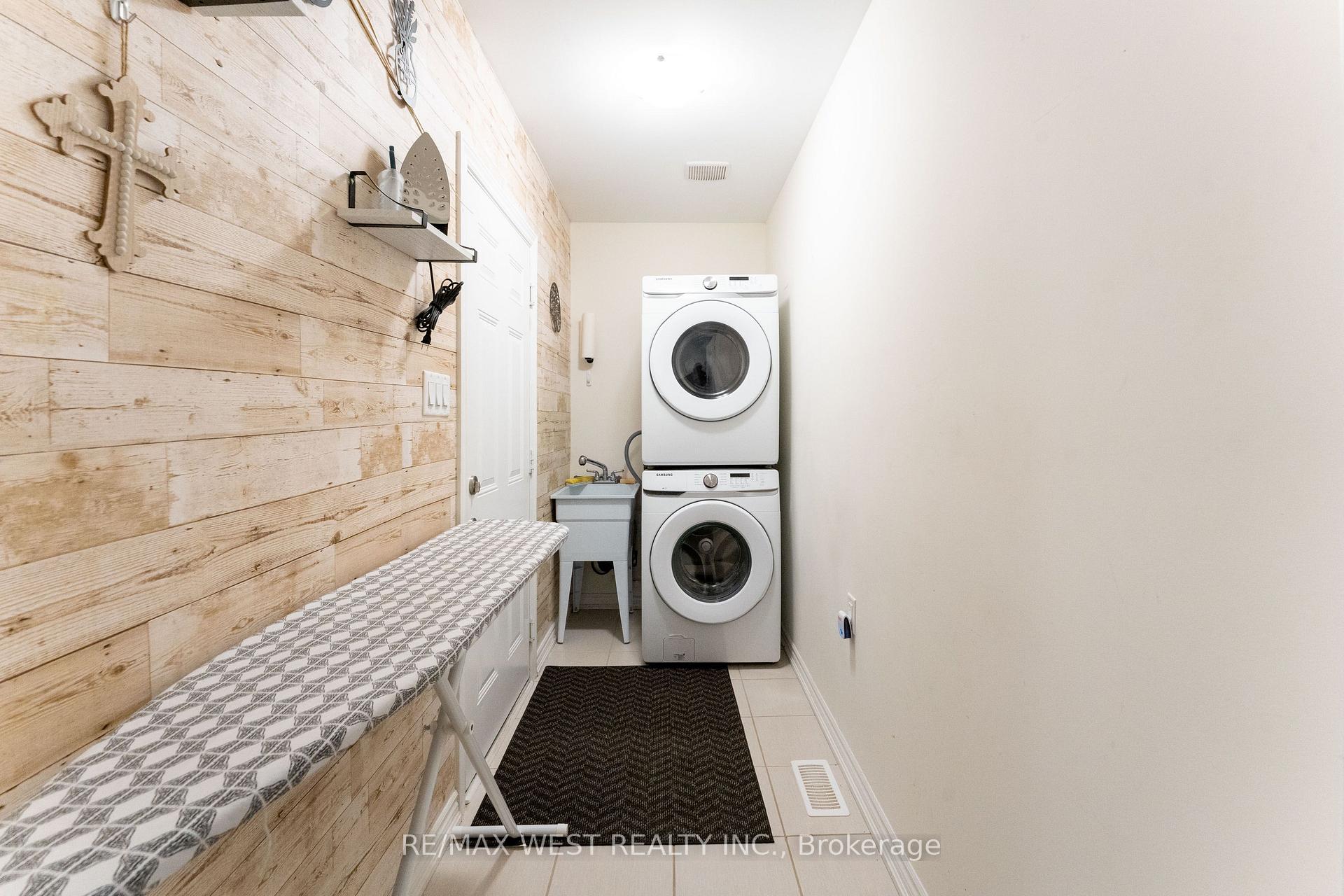 Photo 10 of 29 Arrowview Drive, Brampton, Northwest Brampton — HOMEH