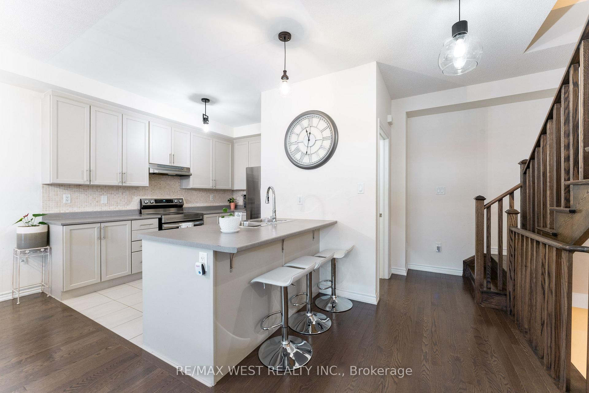 Photo 11 of 29 Arrowview Drive, Brampton, Northwest Brampton — HOMEH