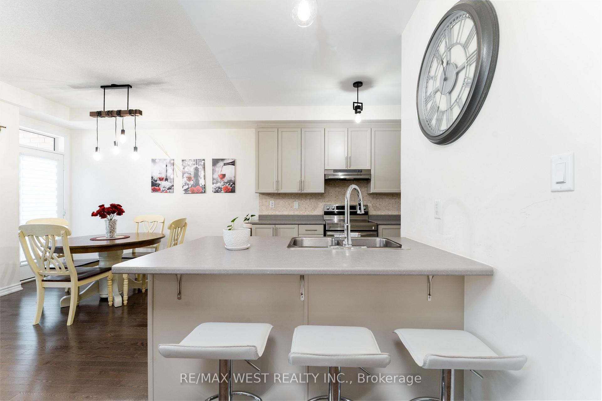 Photo 12 of 29 Arrowview Drive, Brampton, Northwest Brampton — HOMEH