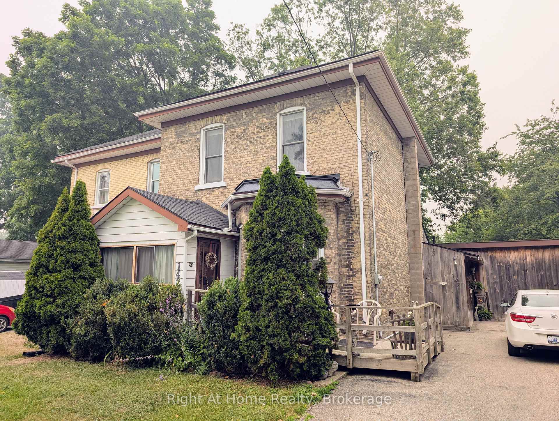 Photo 2 of 142 Douro St Street, Stratford — HOMEH