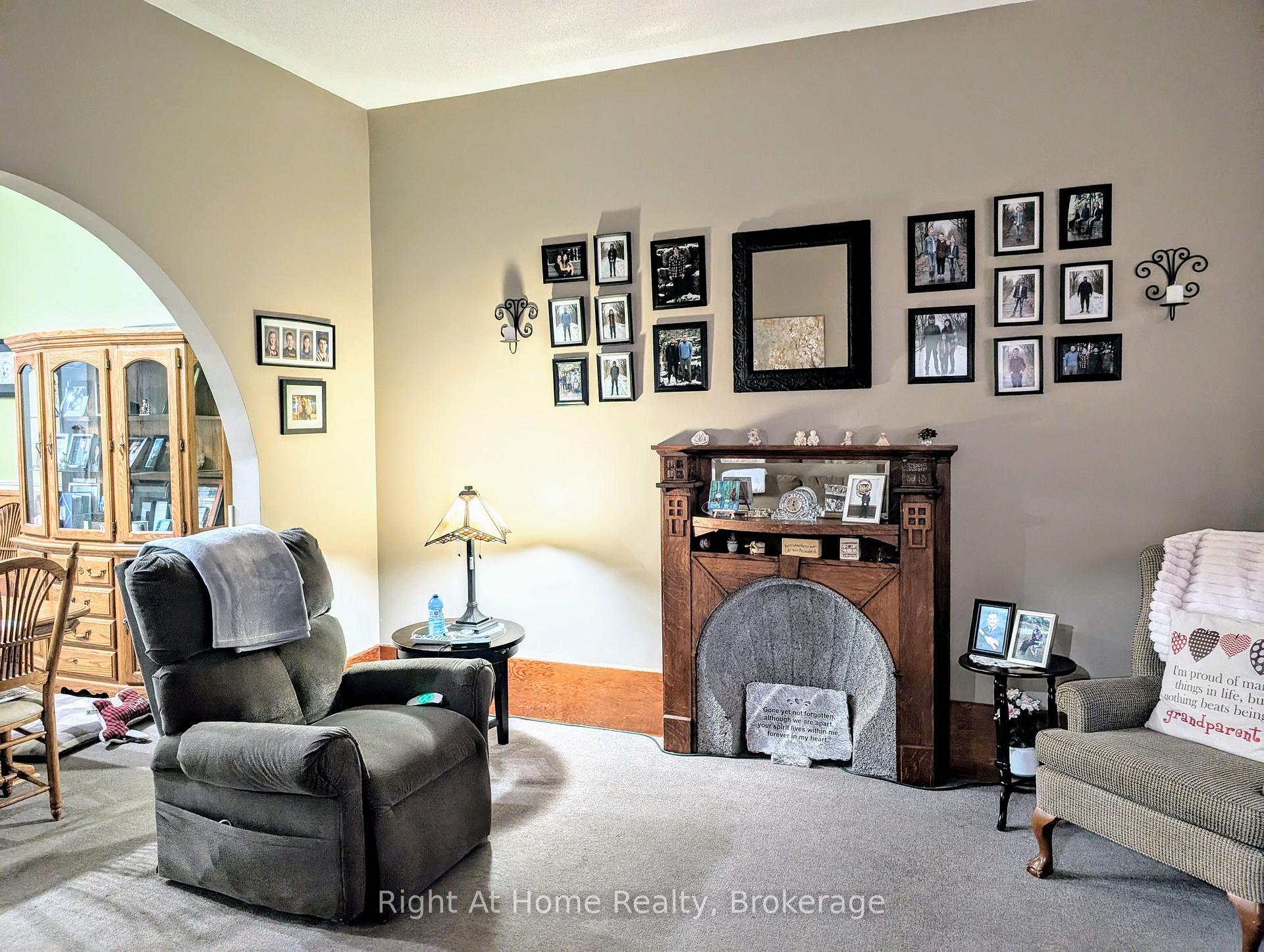 Photo 5 of 142 Douro St Street, Stratford — HOMEH