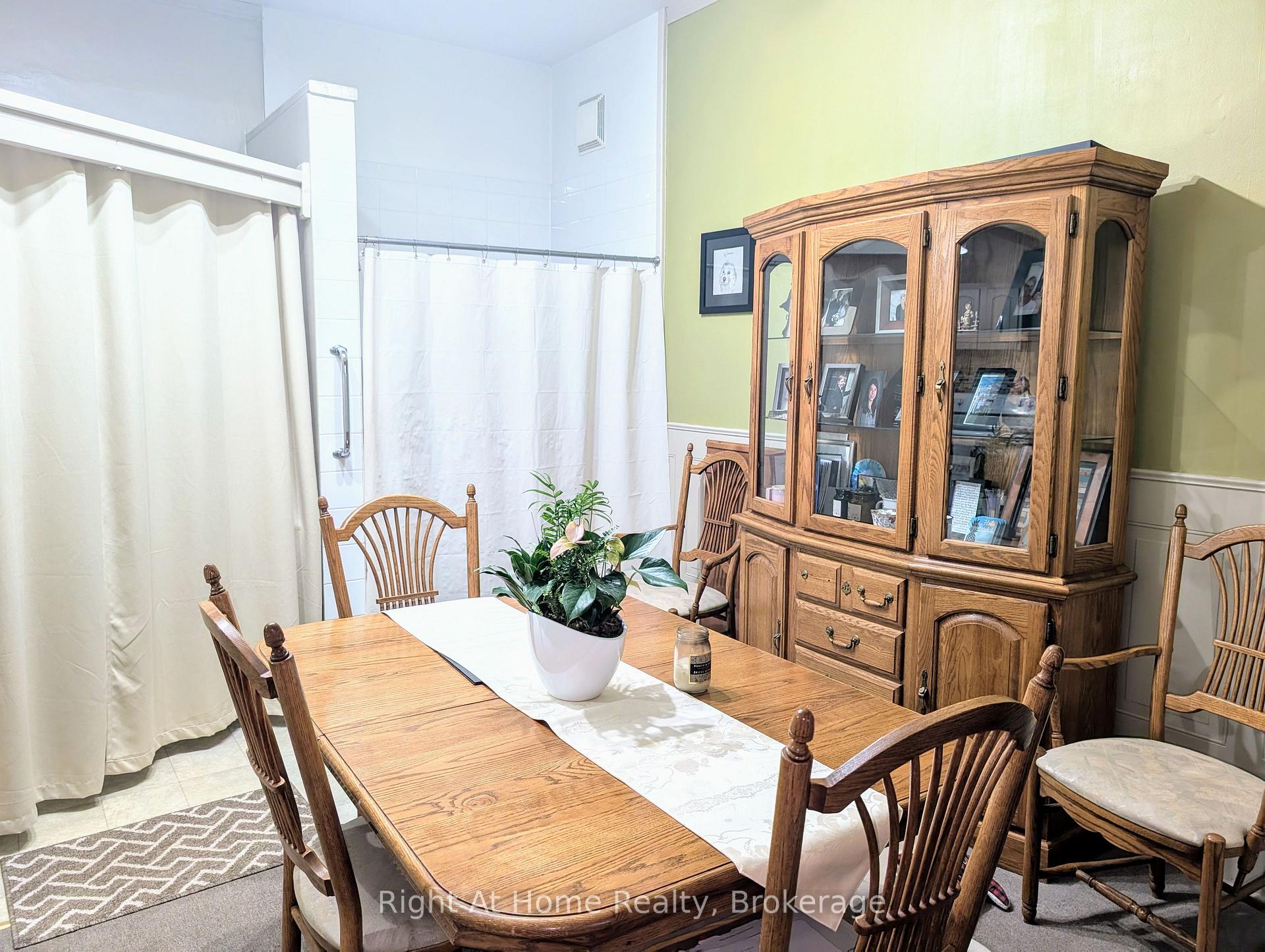 Photo 6 of 142 Douro St Street, Stratford — HOMEH