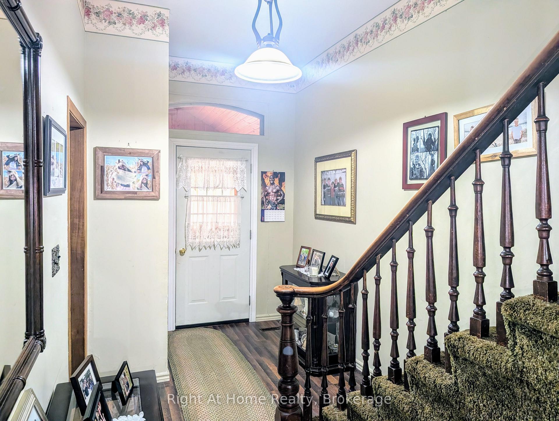 Photo 10 of 142 Douro St Street, Stratford — HOMEH