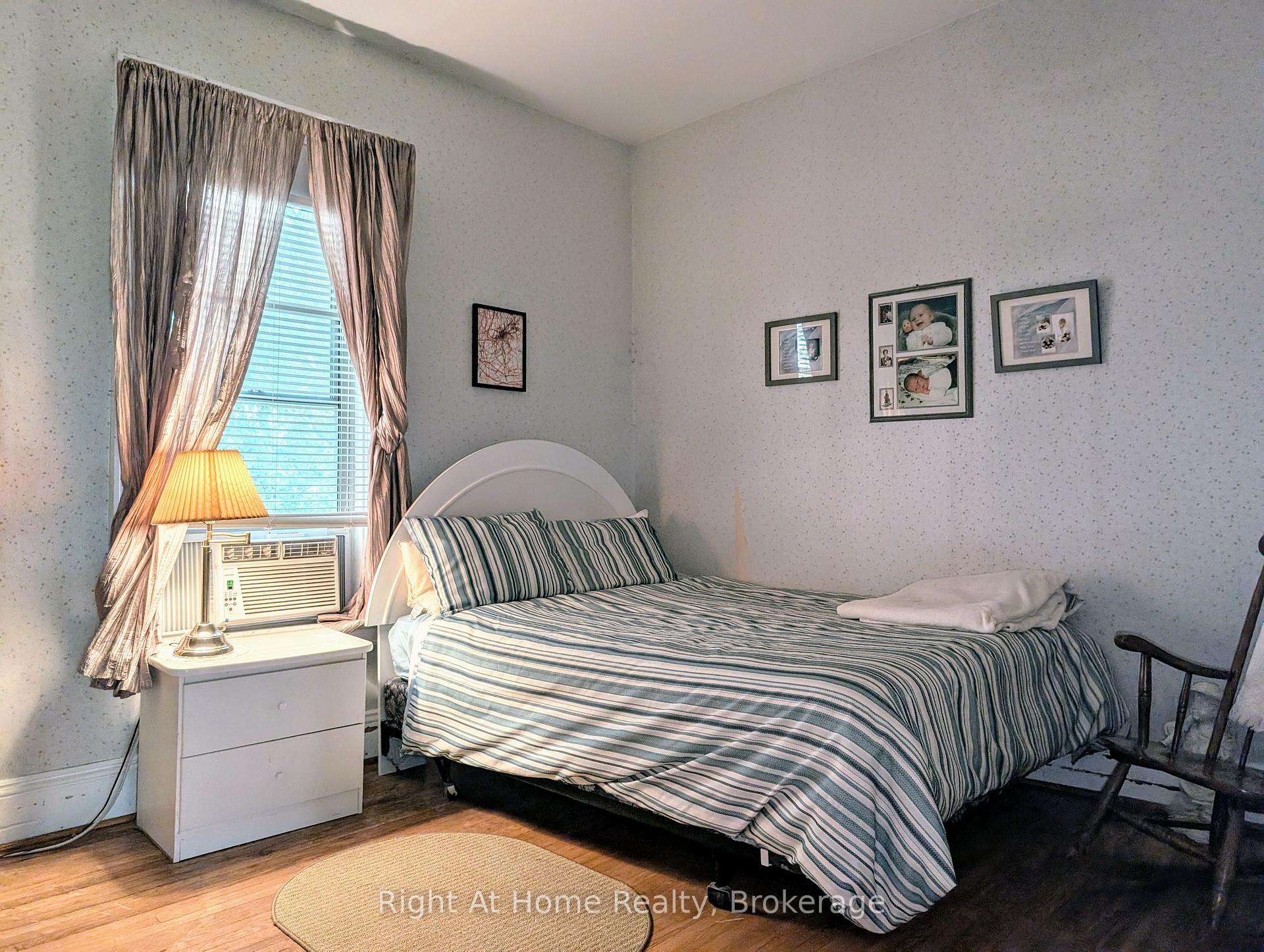 Photo 13 of 142 Douro St Street, Stratford — HOMEH