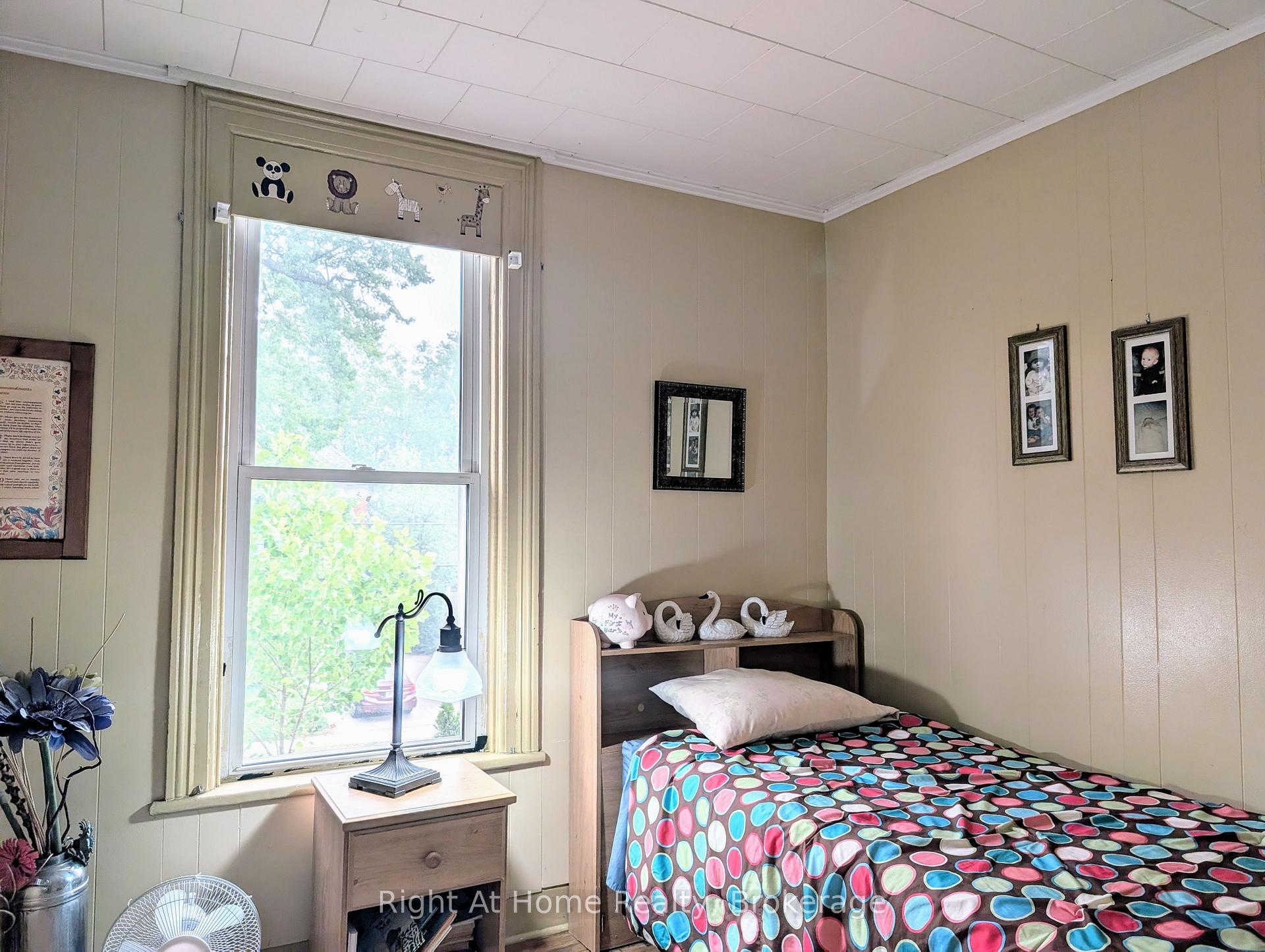 Photo 14 of 142 Douro St Street, Stratford — HOMEH