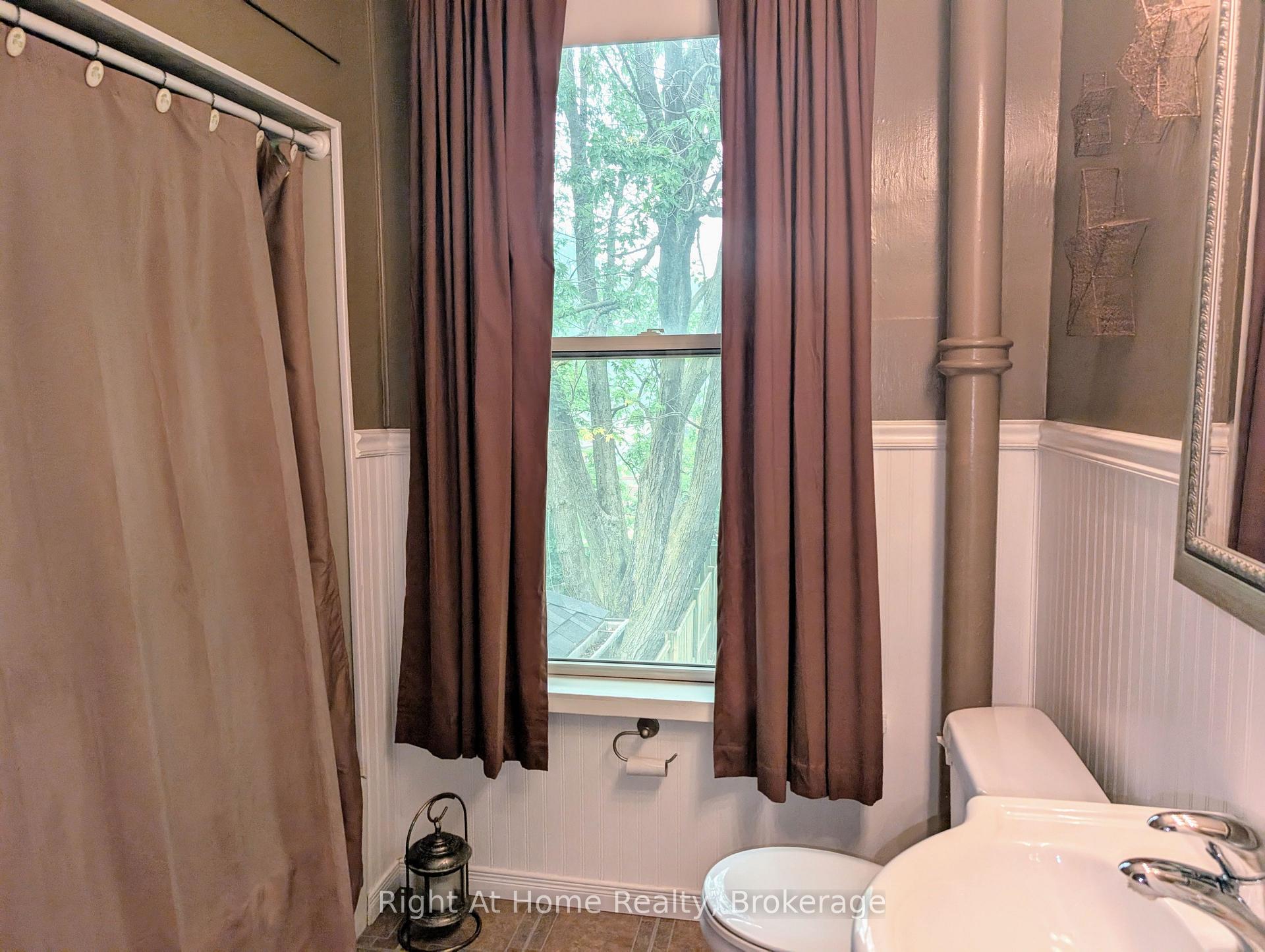 Photo 16 of 142 Douro St Street, Stratford — HOMEH
