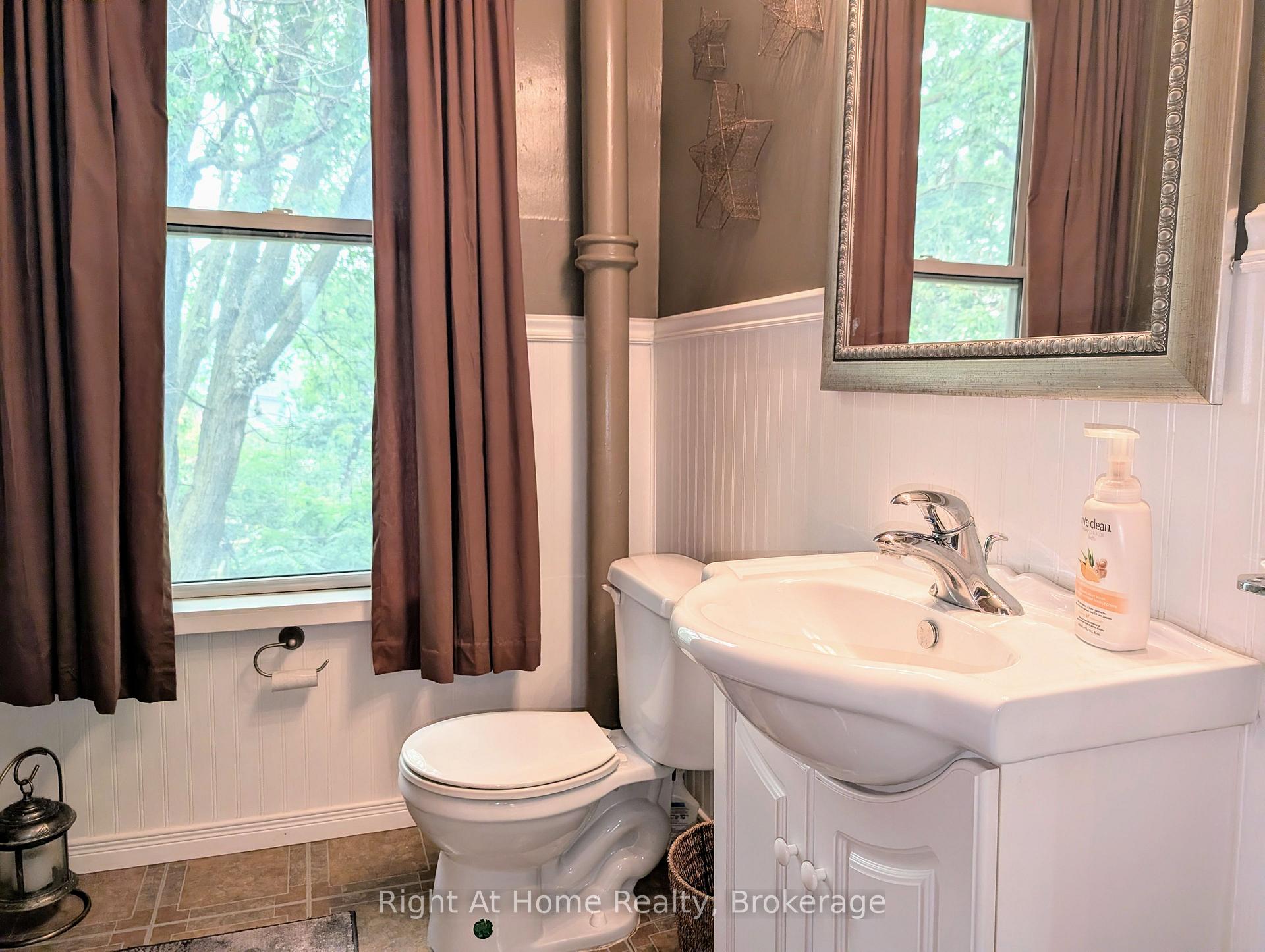 Photo 17 of 142 Douro St Street, Stratford — HOMEH