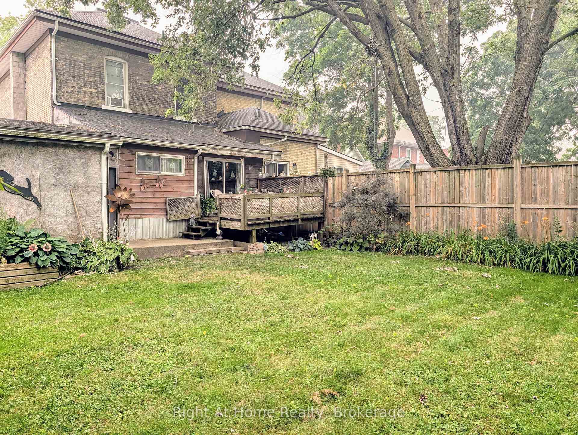 Photo 19 of 142 Douro St Street, Stratford — HOMEH