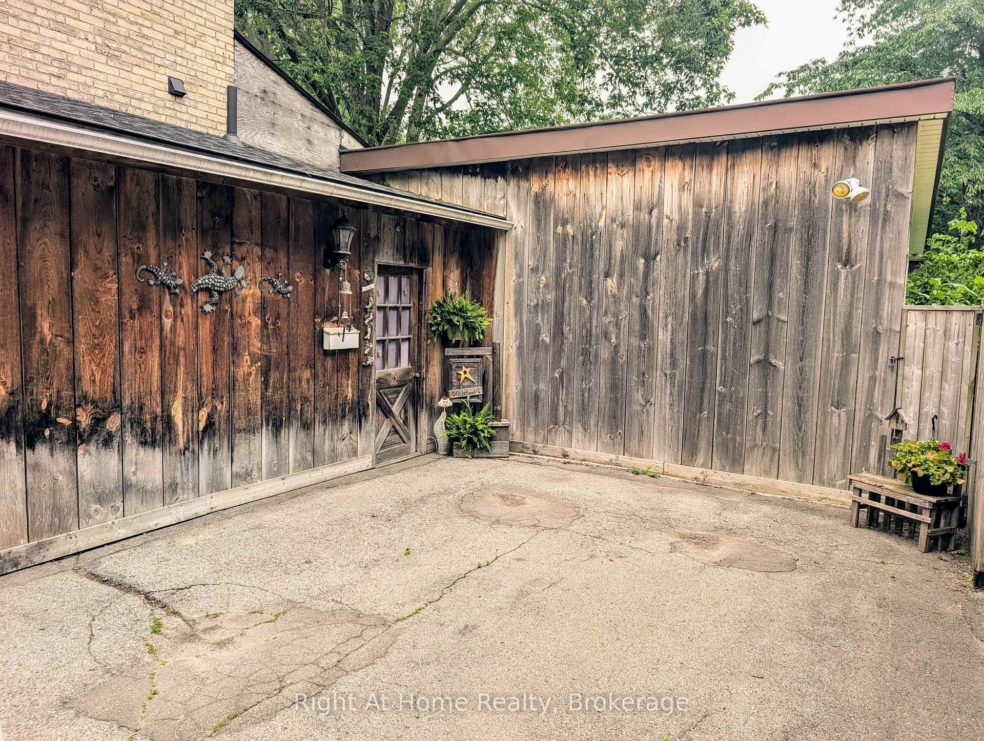 Photo 22 of 142 Douro St Street, Stratford — HOMEH