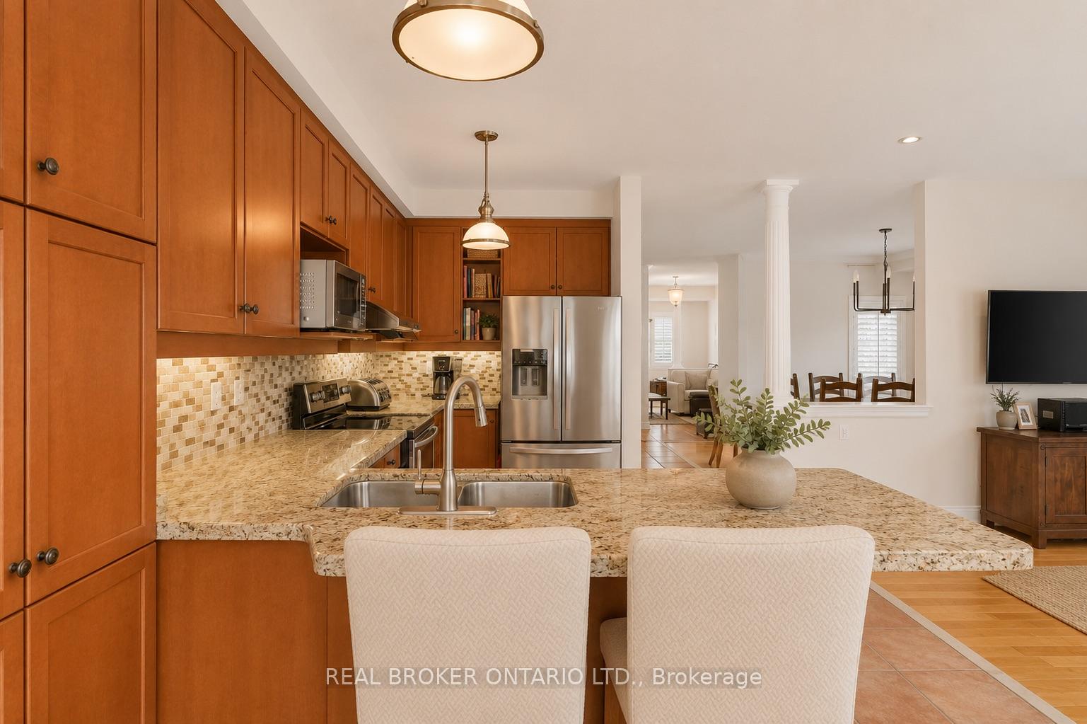 Photo 5 of 457 Ravineview Way, Oakville, Wedgewood Creek — HOMEH