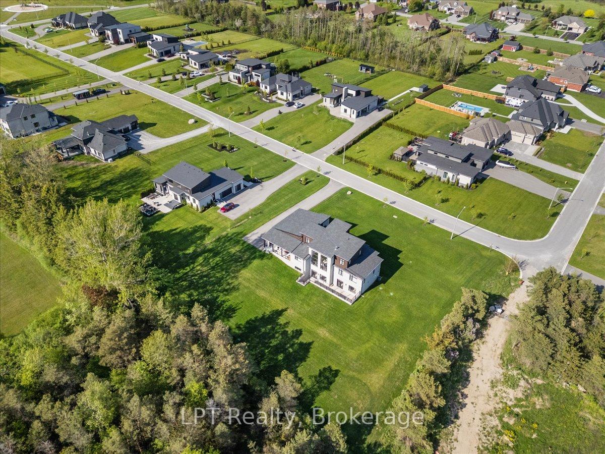 Photo 4 of 67 Charles Tilley Crescent, Clarington, Rural Clarington — HOMEH