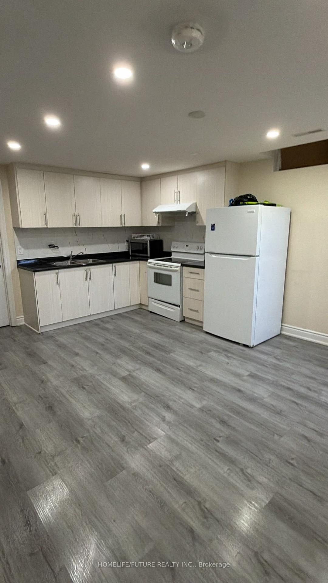 Photo 4 of Unit Bsmt, 21 Floribunda Crescent, Brampton, Bramalea West Industrial — HOMEH