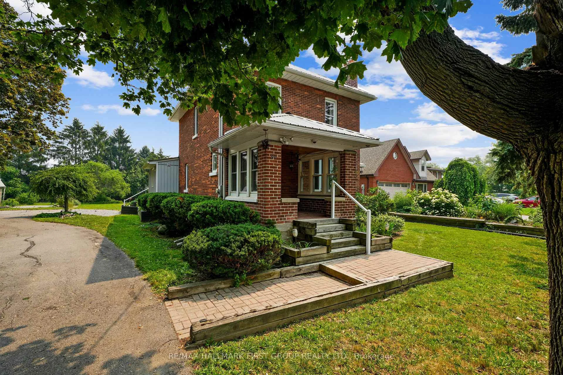 Photo of 89 Rose Glen Road N