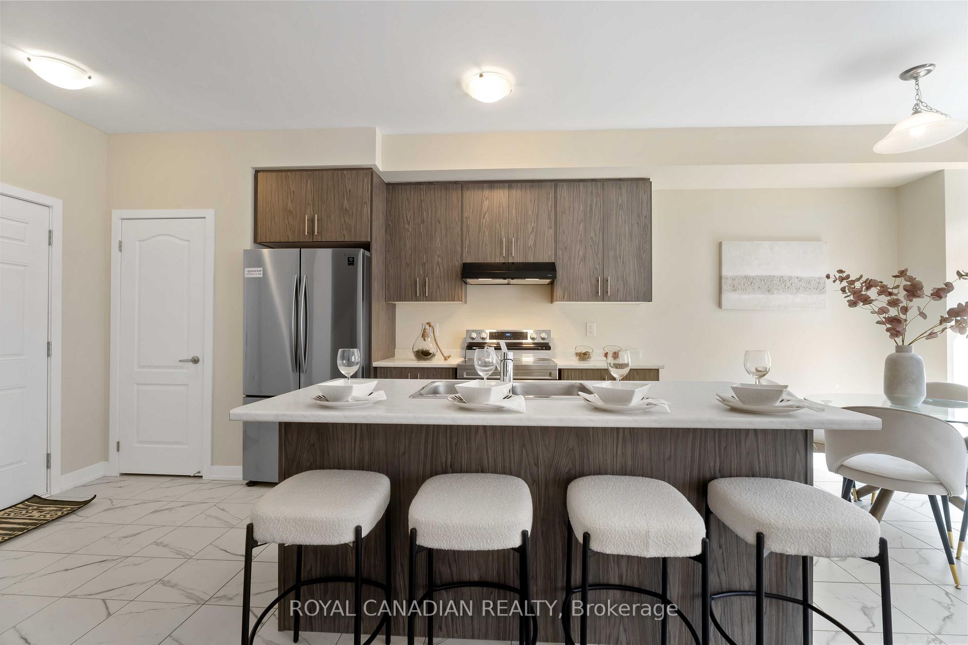 Photo 13 of 10 Lemon Avenue, Thorold, Hurricane/Merrittville — HOMEH