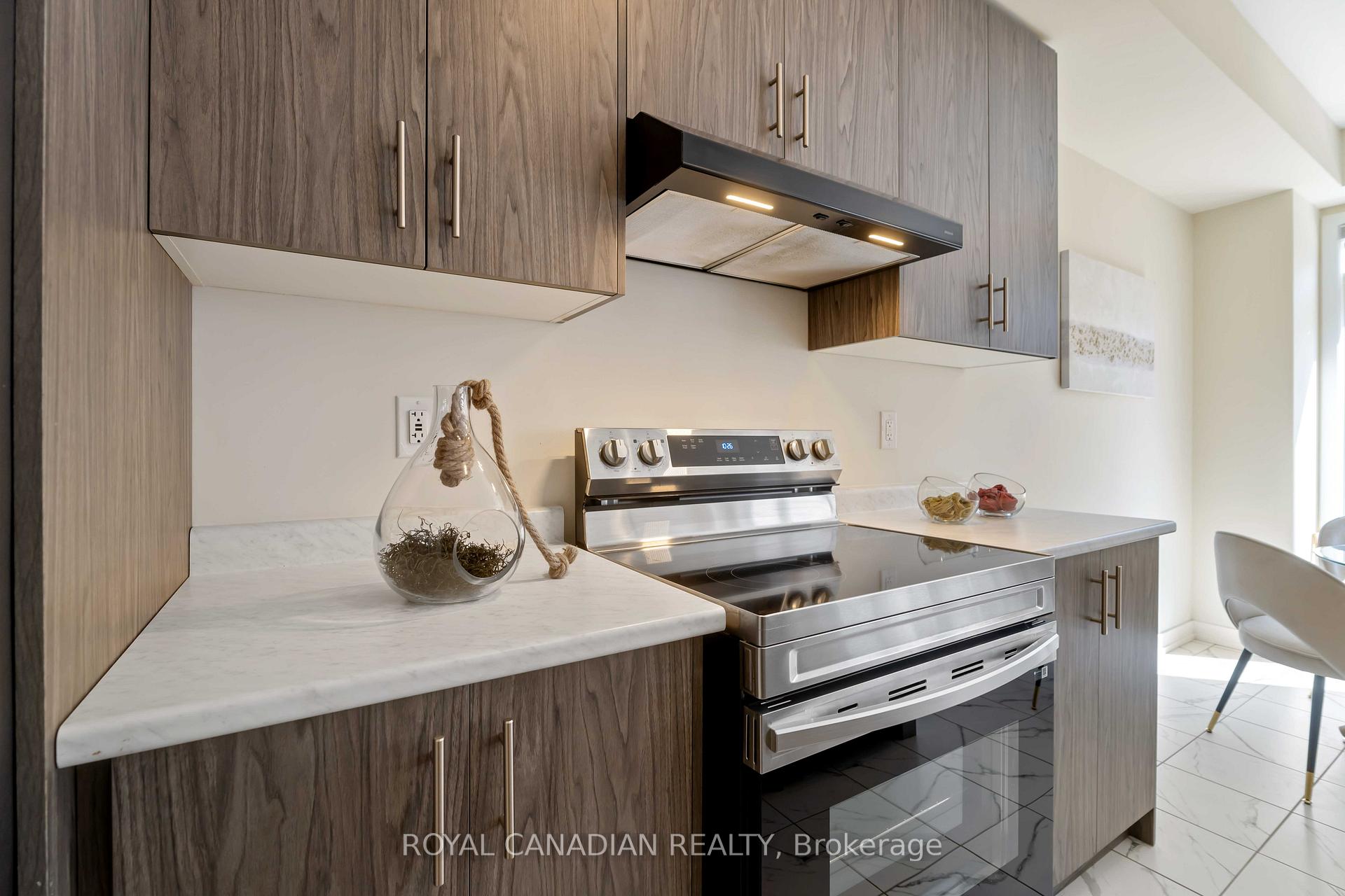 Photo 16 of 10 Lemon Avenue, Thorold, Hurricane/Merrittville — HOMEH