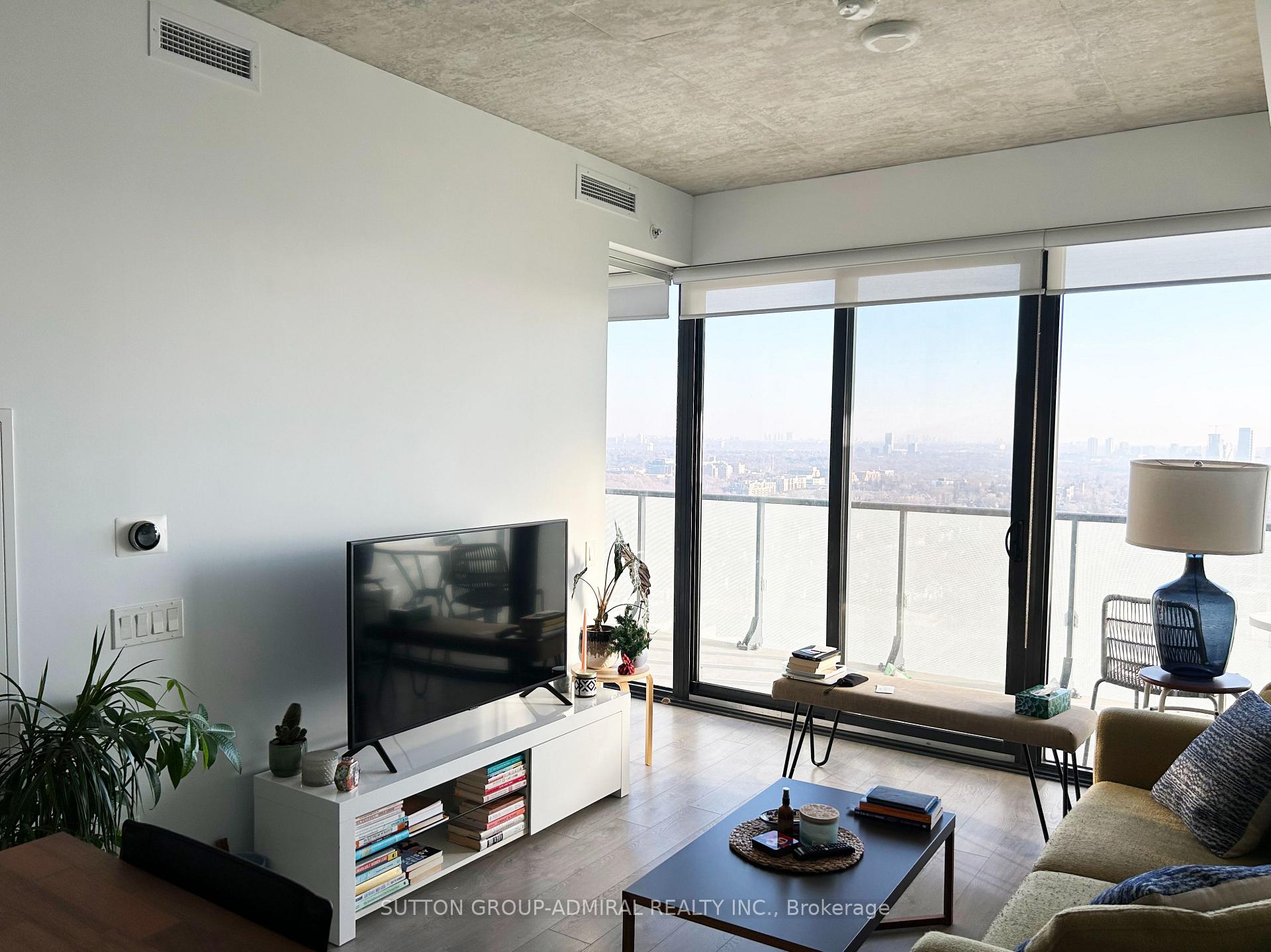 Photo 4 of Unit 2207, 185 Roehampton Avenue, Toronto, Mount Pleasant West — HOMEH