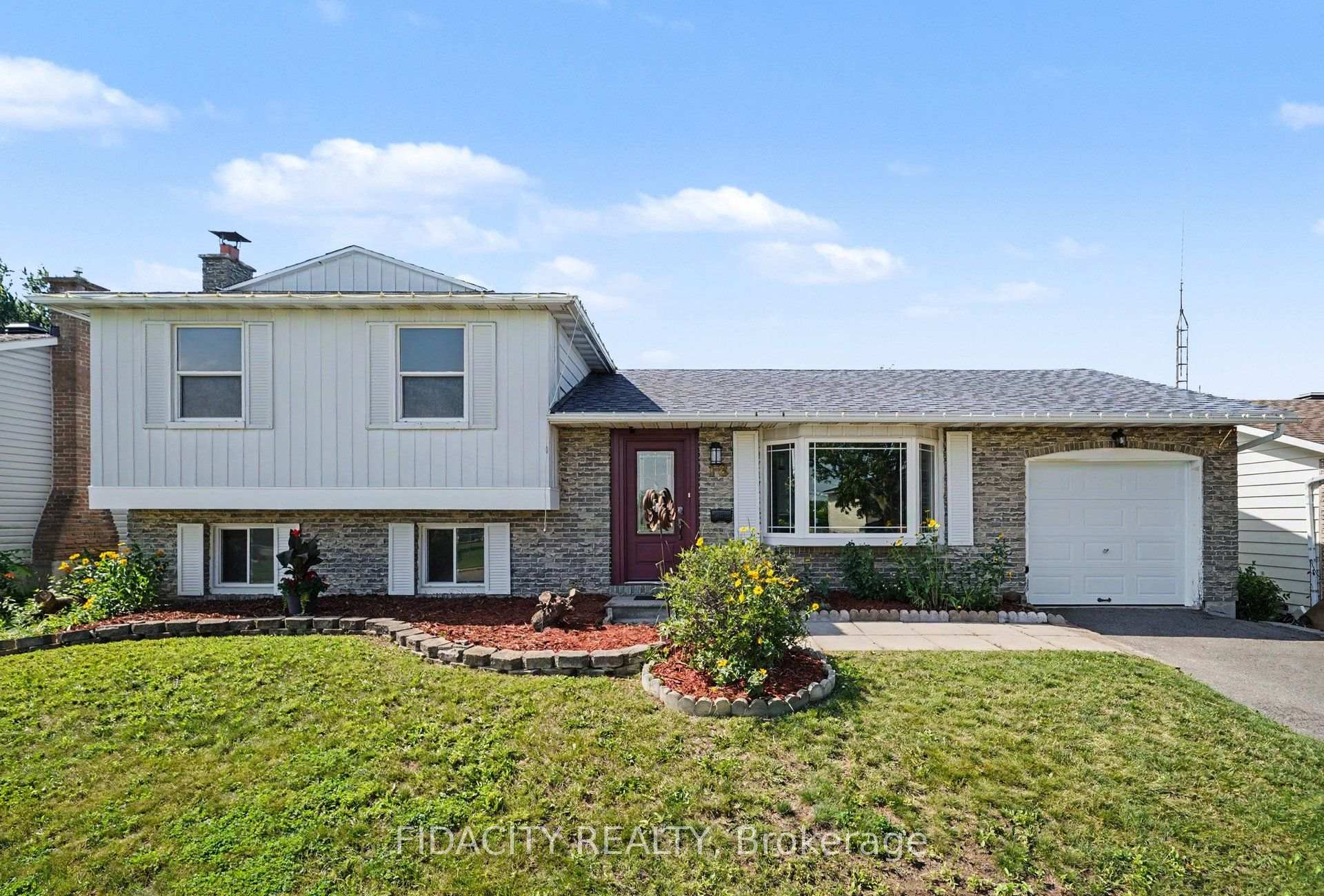 Photo 1 of 18 Ross Street, Smiths Falls, Smiths Falls — HOMEH