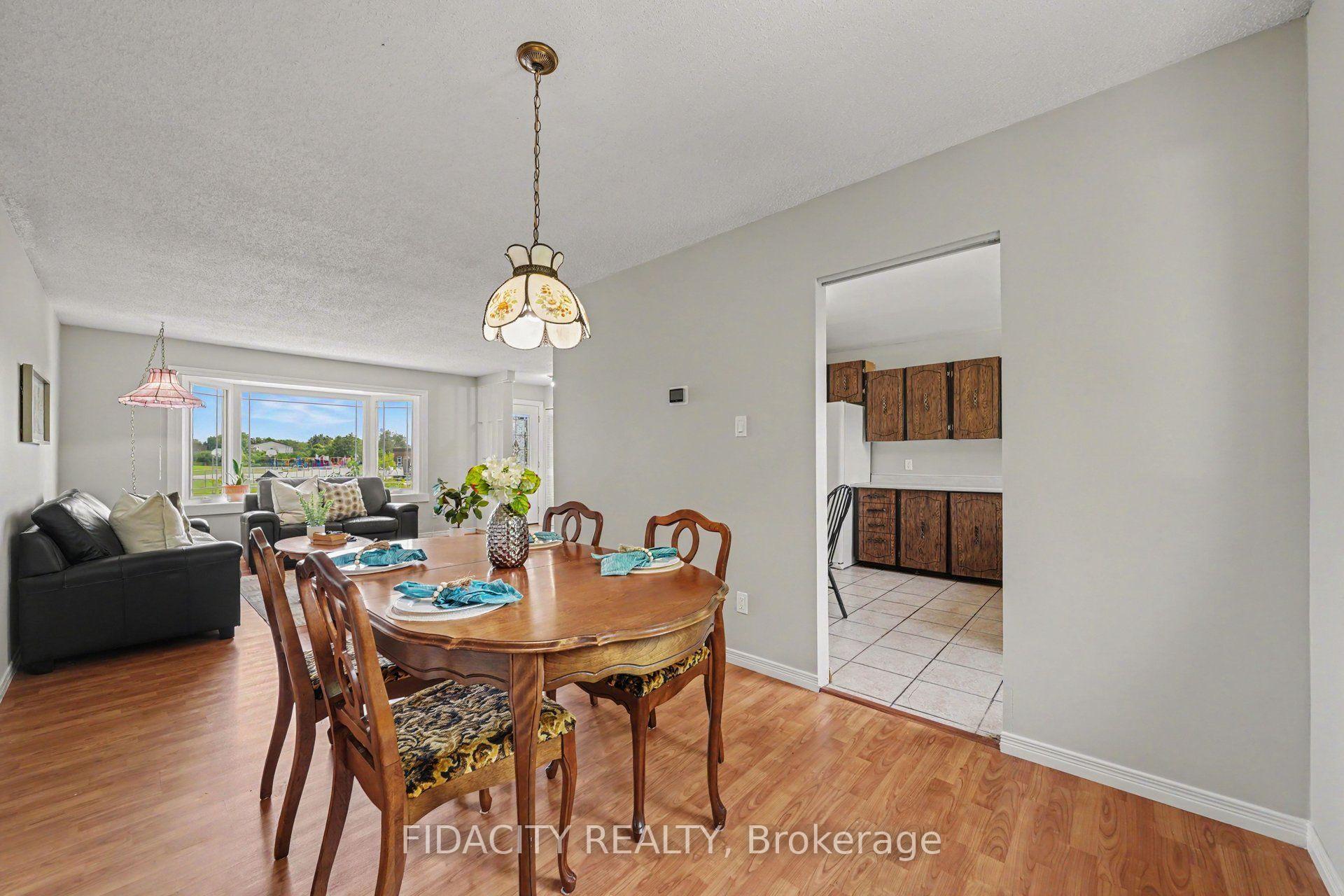 Photo 5 of 18 Ross Street, Smiths Falls, Smiths Falls — HOMEH