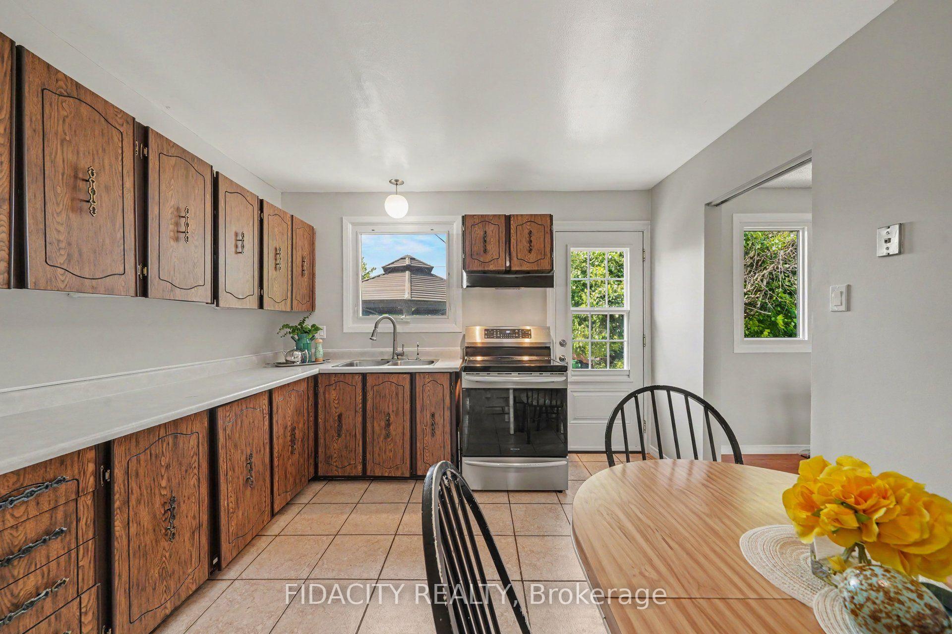 Photo 6 of 18 Ross Street, Smiths Falls, Smiths Falls — HOMEH