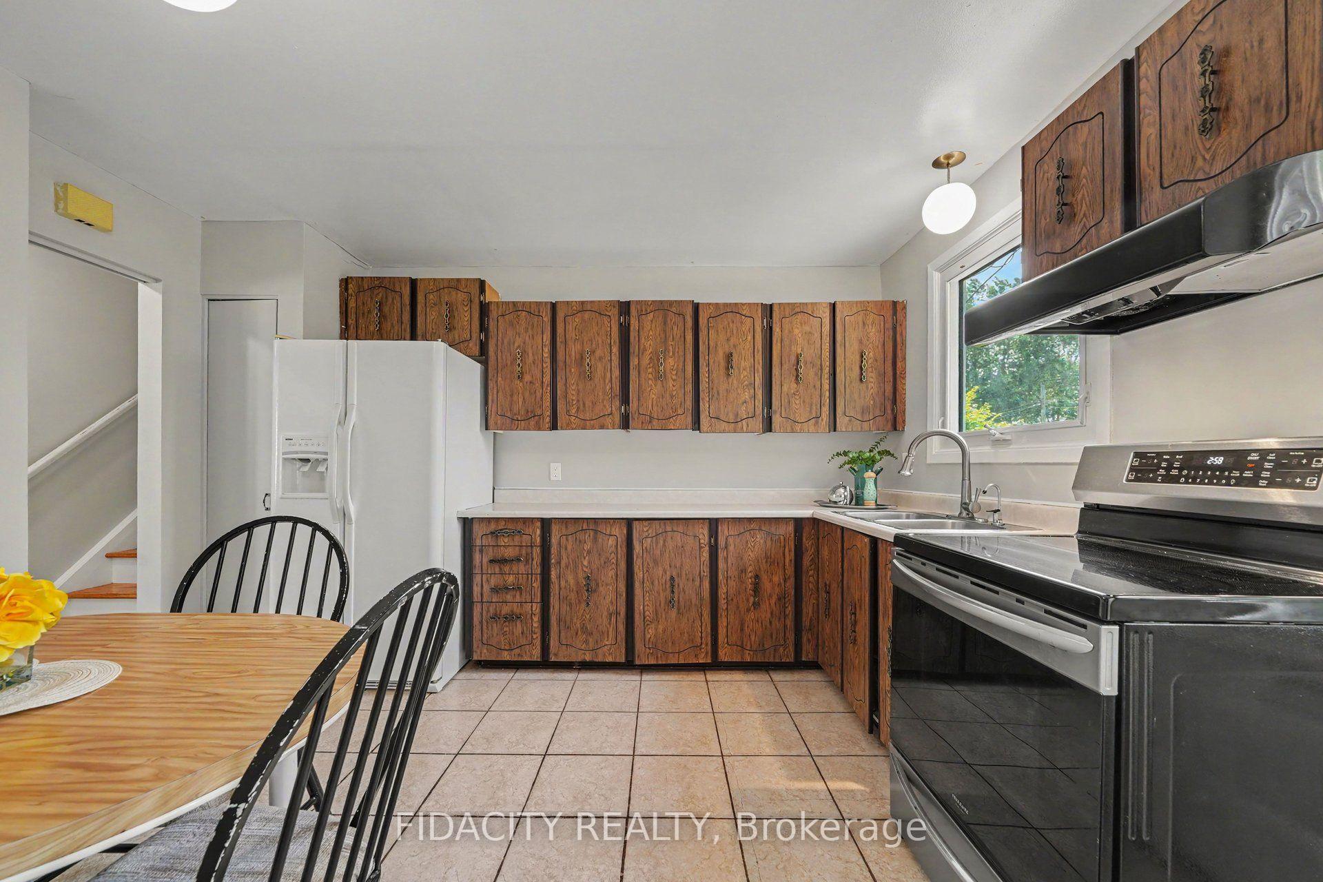 Photo 7 of 18 Ross Street, Smiths Falls, Smiths Falls — HOMEH