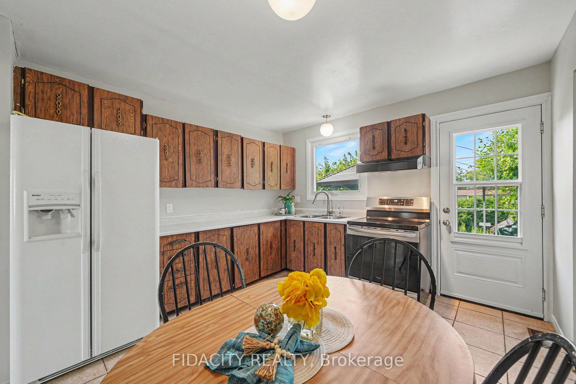 Photo 9 of 18 Ross Street, Smiths Falls, Smiths Falls — HOMEH